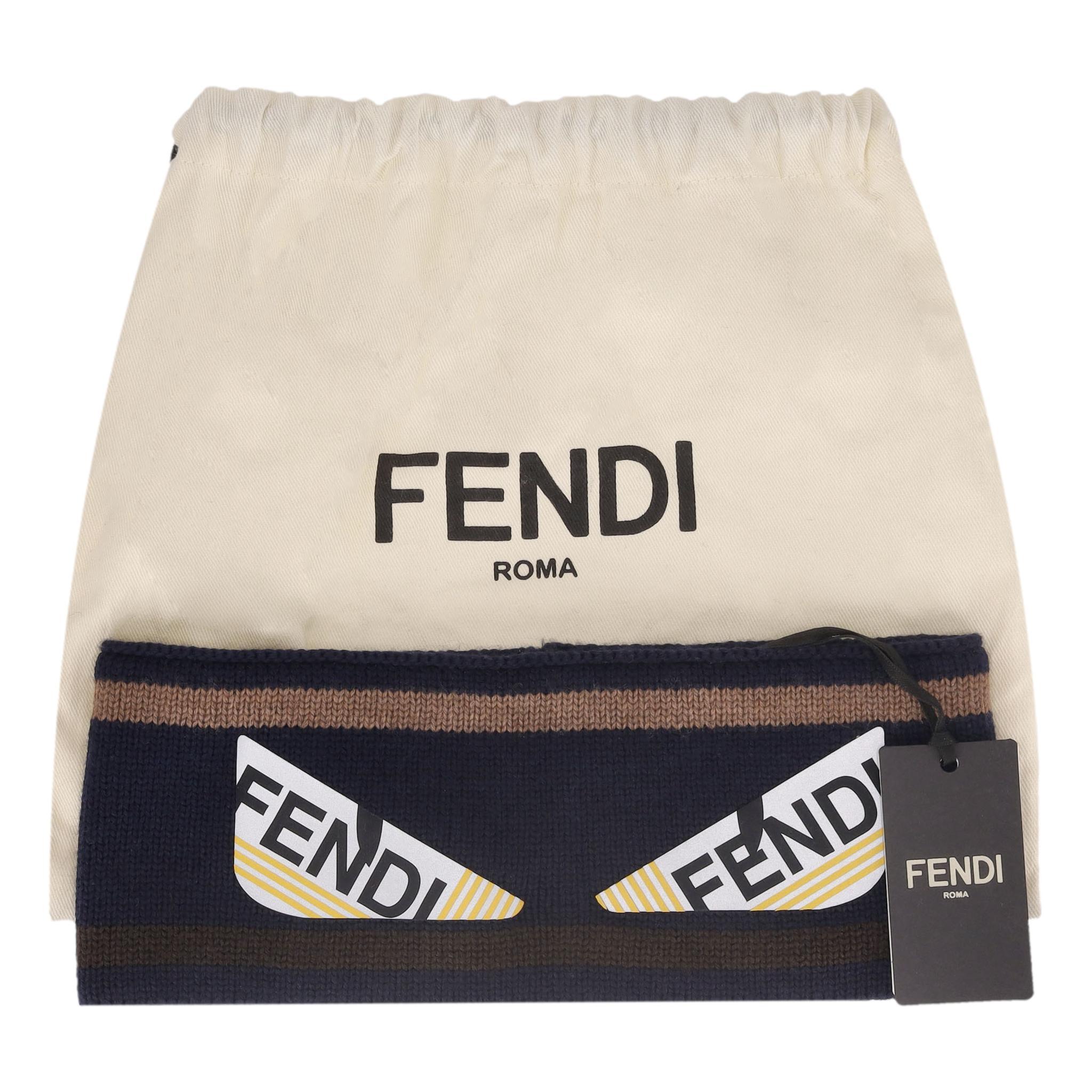 Brand New - Fascia per capelli Fendi Logo Wool Bag Bugs

Fascia per capelli in lana a coste di colore blu con applicazioni grafiche in argento e stampa del logo 'Fendi' in nero.

Prezzo di listino circa 270 euro

Taglia - Taglia unica

Condizione -
