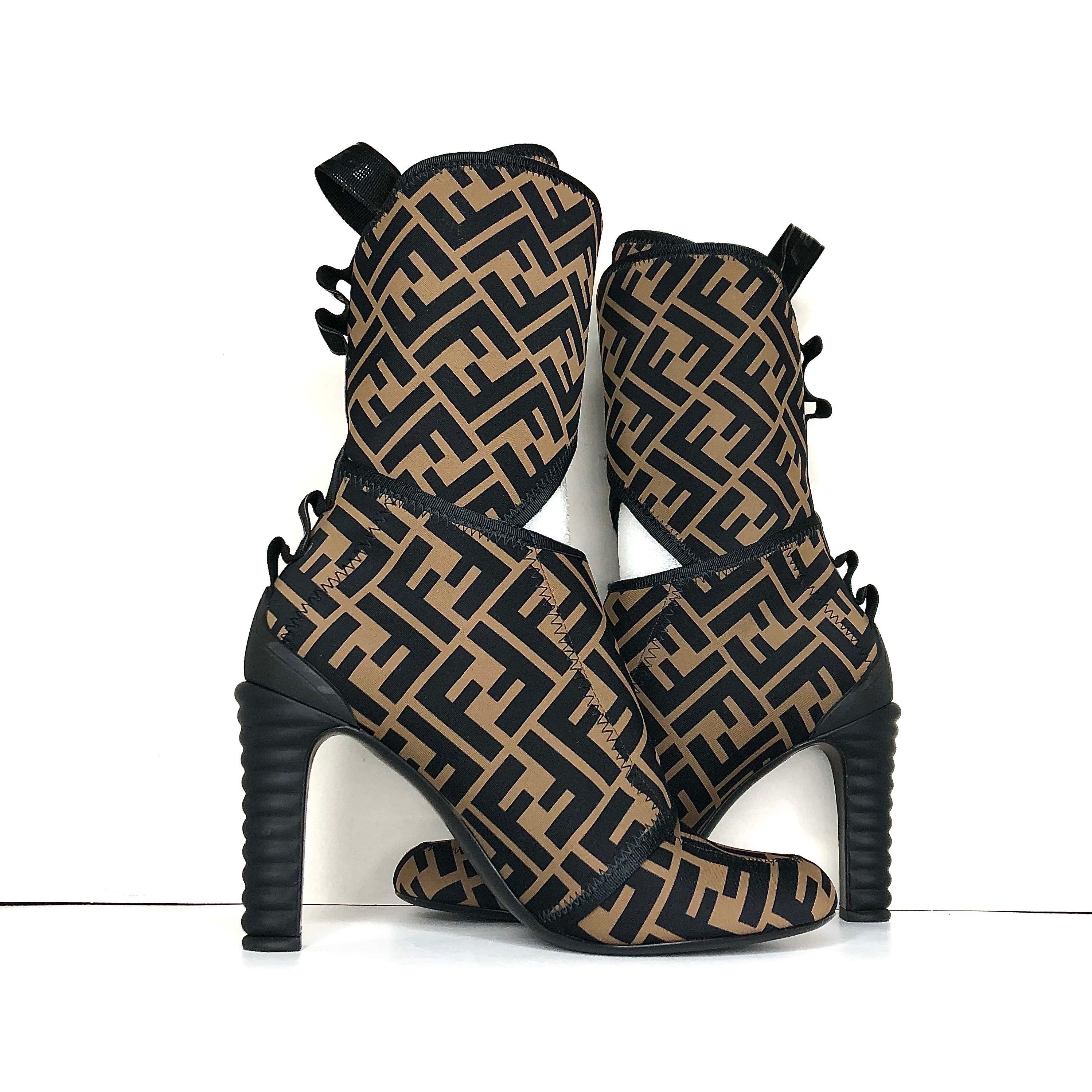 Donna Fendi Lycra Vitello FF Logo Tape Promenade Heeled Boots 38 in vendita