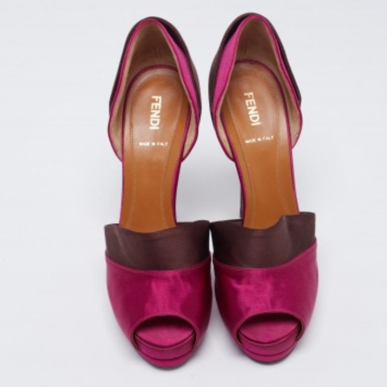 The expertly placed d'Orsay cut serves as a striking element of this pair of Fendi pumps. Created from satin into a peep-toe silhouette, it is elegantly raised on 13.5cm heels and features leather insoles, a wide panel on the vamps, and covered-up