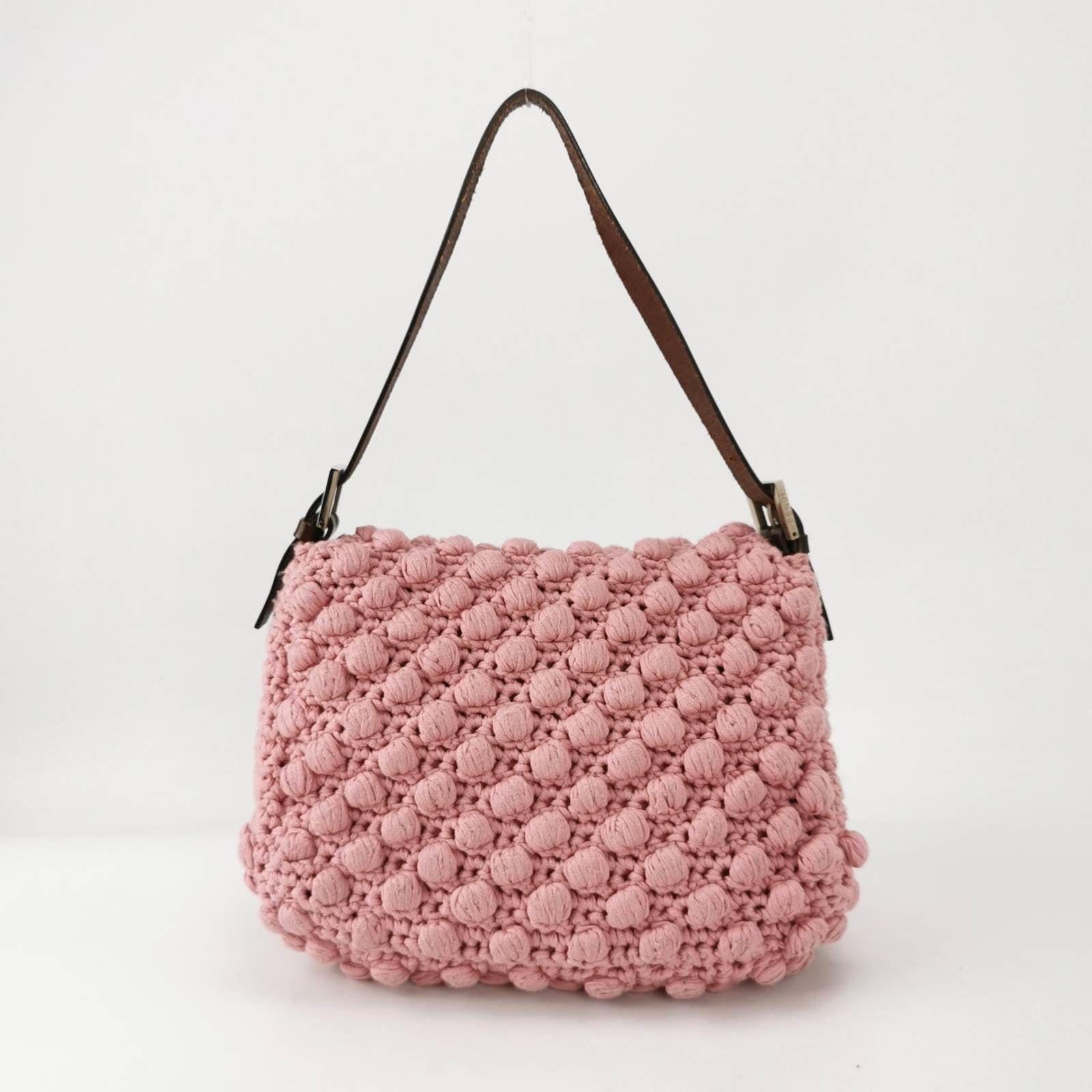 Fendi Mamma Baguette Bag Pink Crochet Shoulder Bag In Good Condition In AUBERVILLIERS, FR