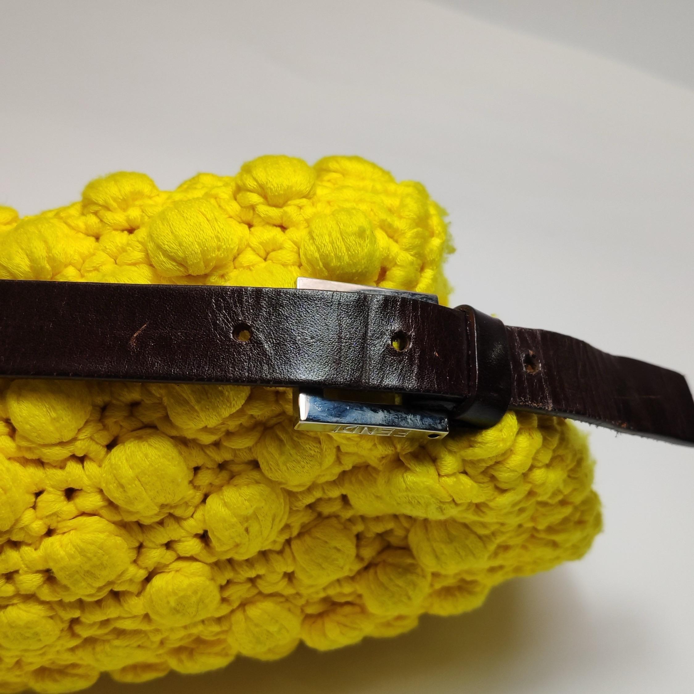 Fendi Sac Baguette Mamma Sac à bandoulière en crochet jaune en vente 7