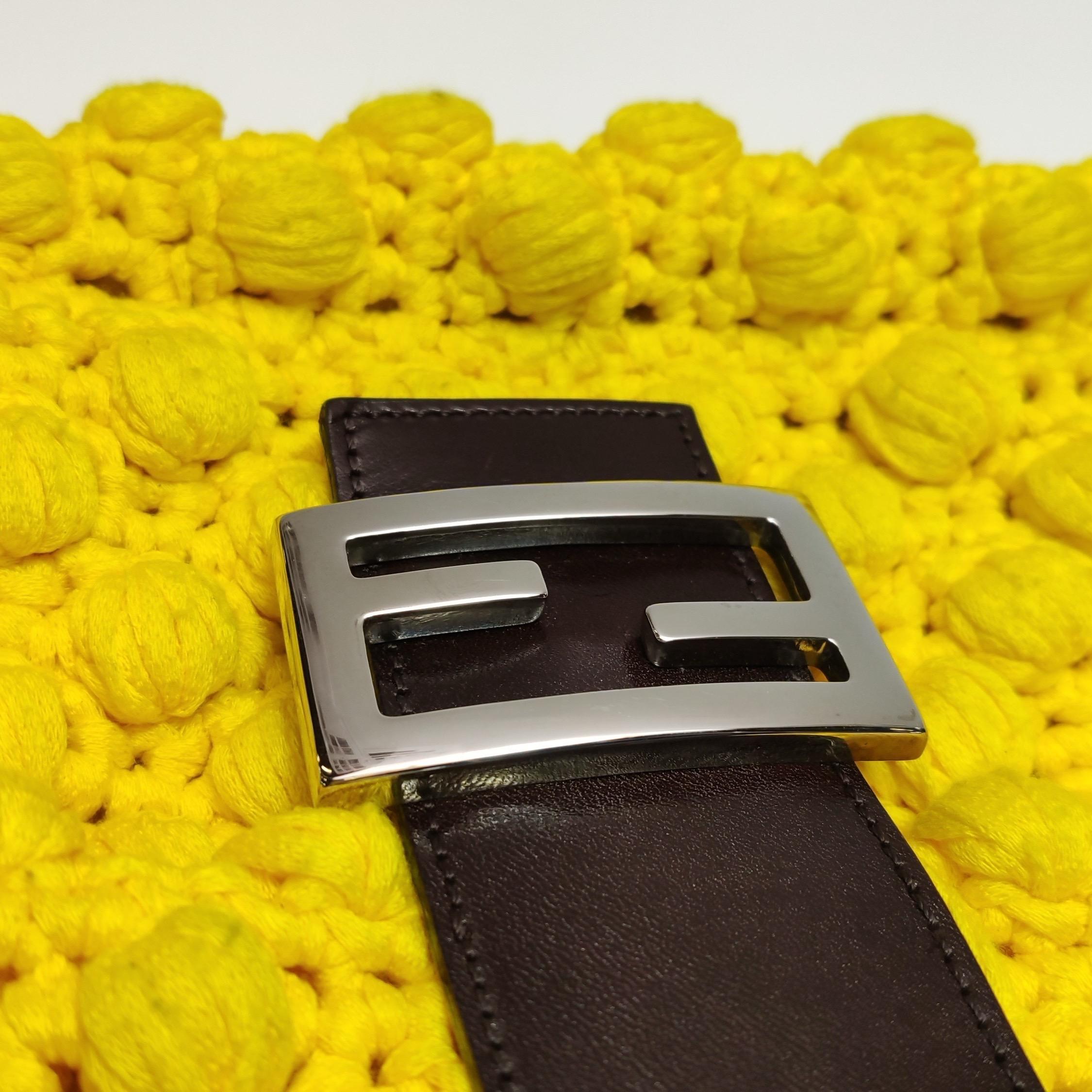 Fendi Sac Baguette Mamma Sac à bandoulière en crochet jaune en vente 9