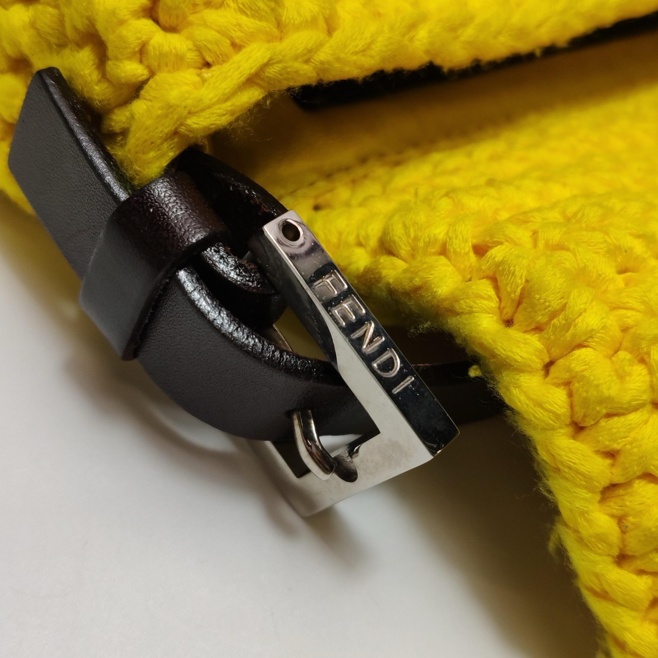 Fendi Sac Baguette Mamma Sac à bandoulière en crochet jaune en vente 10