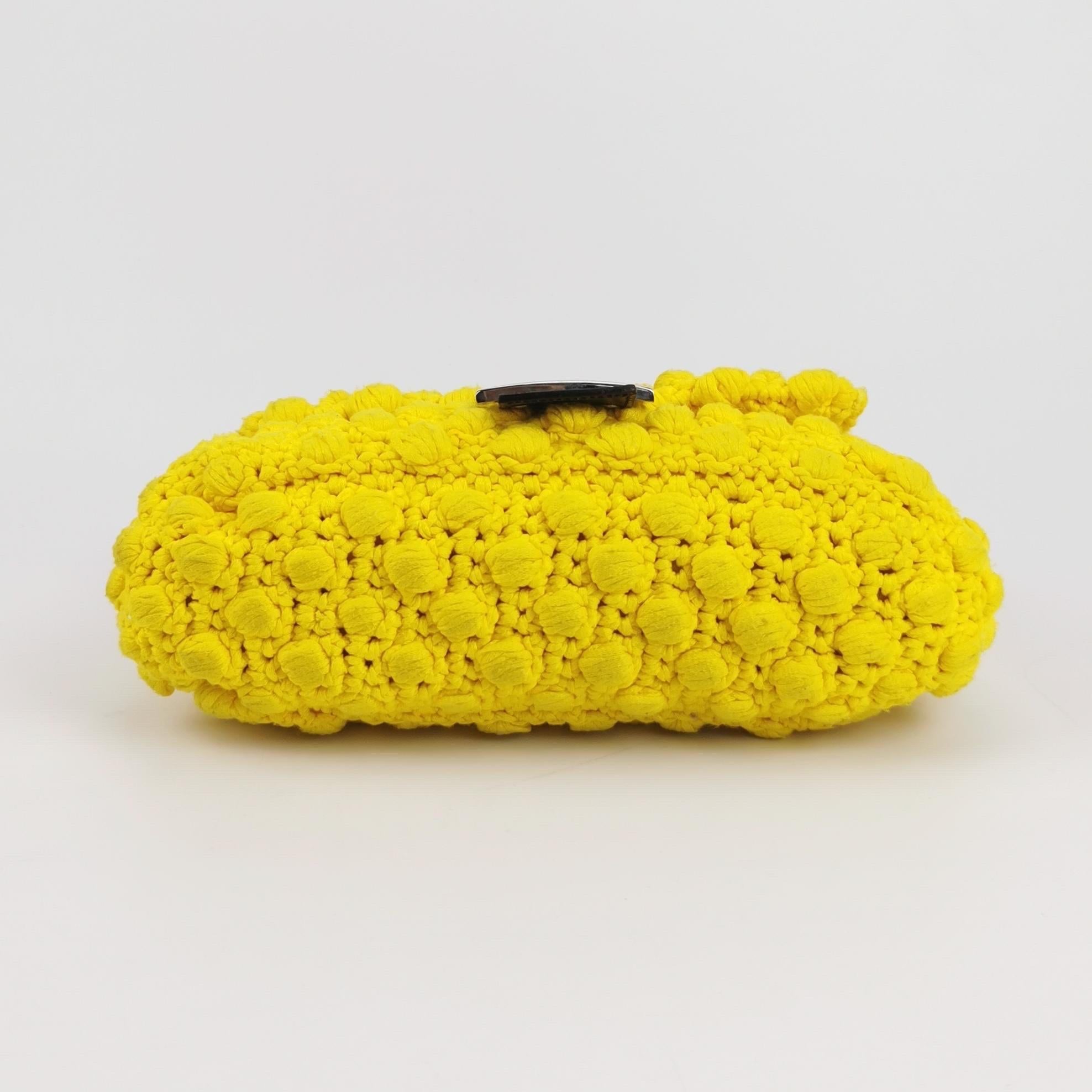 Jaune Fendi Sac Baguette Mamma Sac à bandoulière en crochet jaune en vente