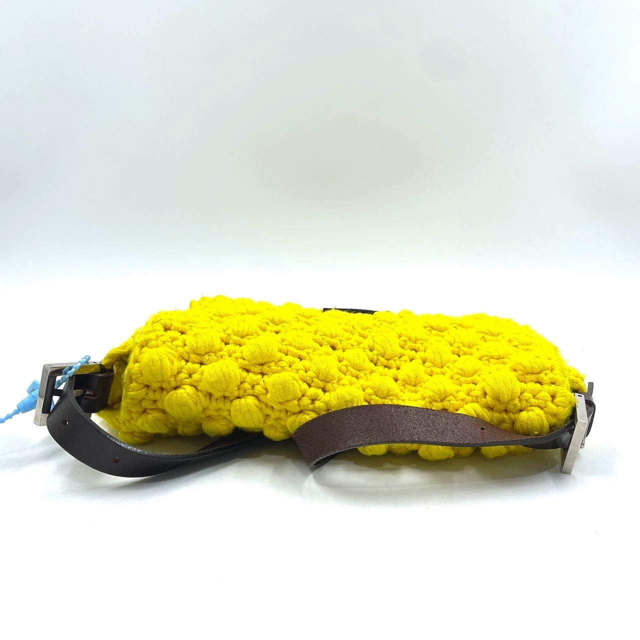 Fendi Sac Baguette Mamma Sac à bandoulière en crochet jaune Pour femmes en vente