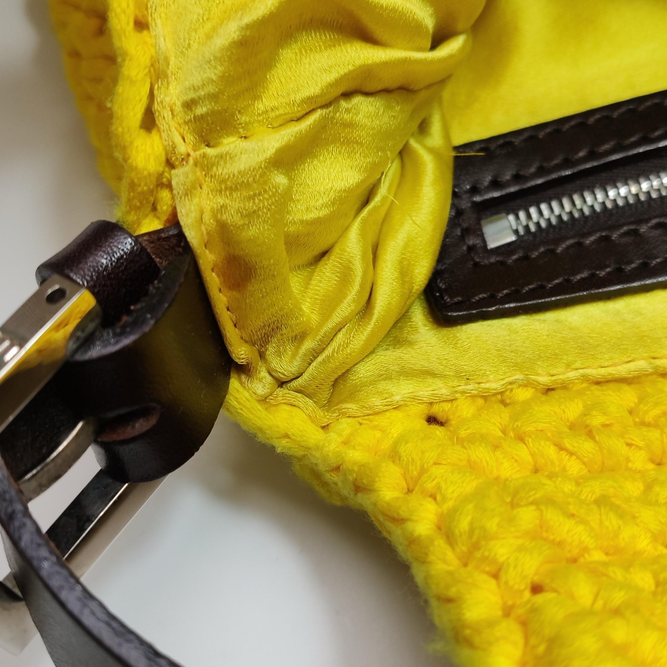 Fendi Sac Baguette Mamma Sac à bandoulière en crochet jaune en vente 2