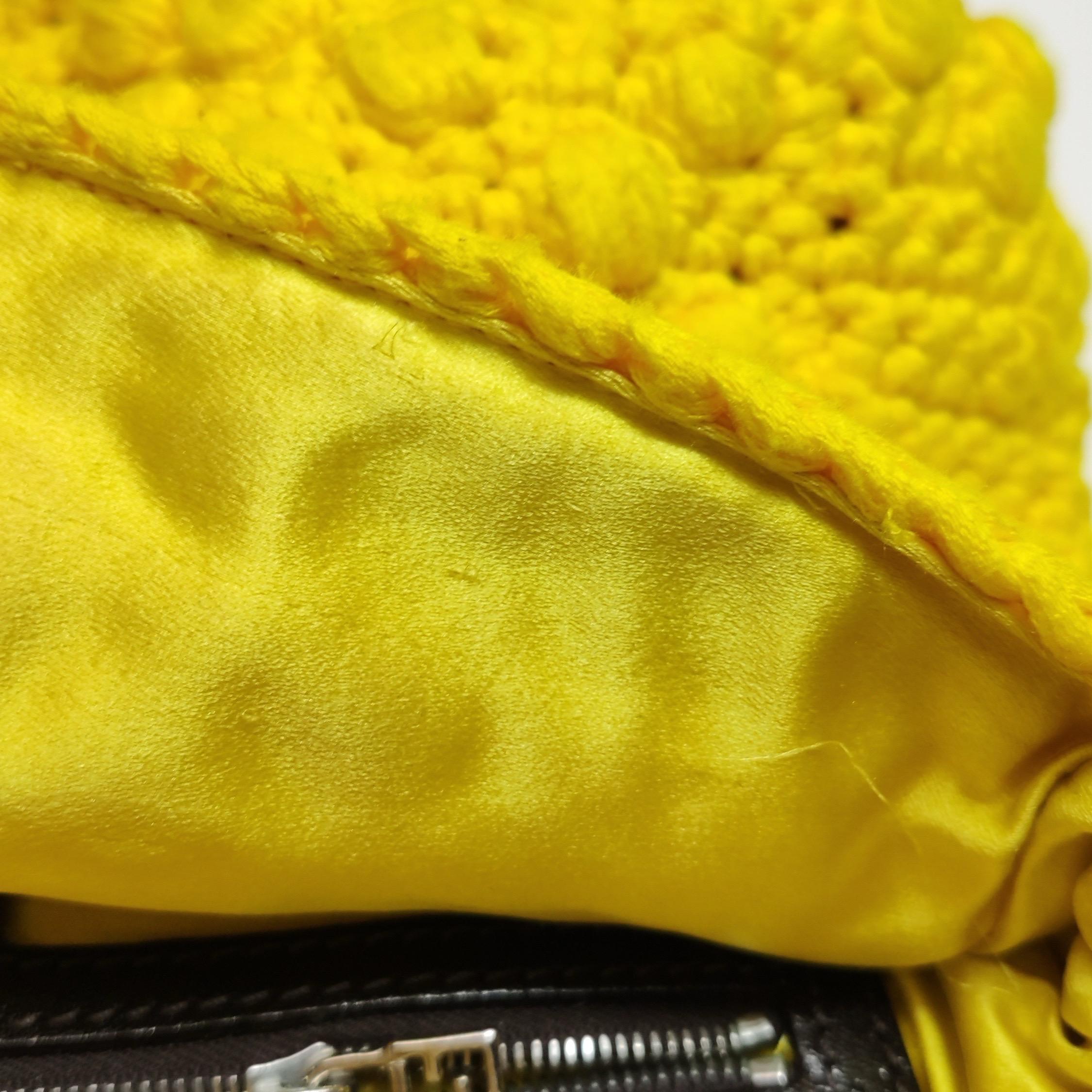 Fendi Sac Baguette Mamma Sac à bandoulière en crochet jaune en vente 3