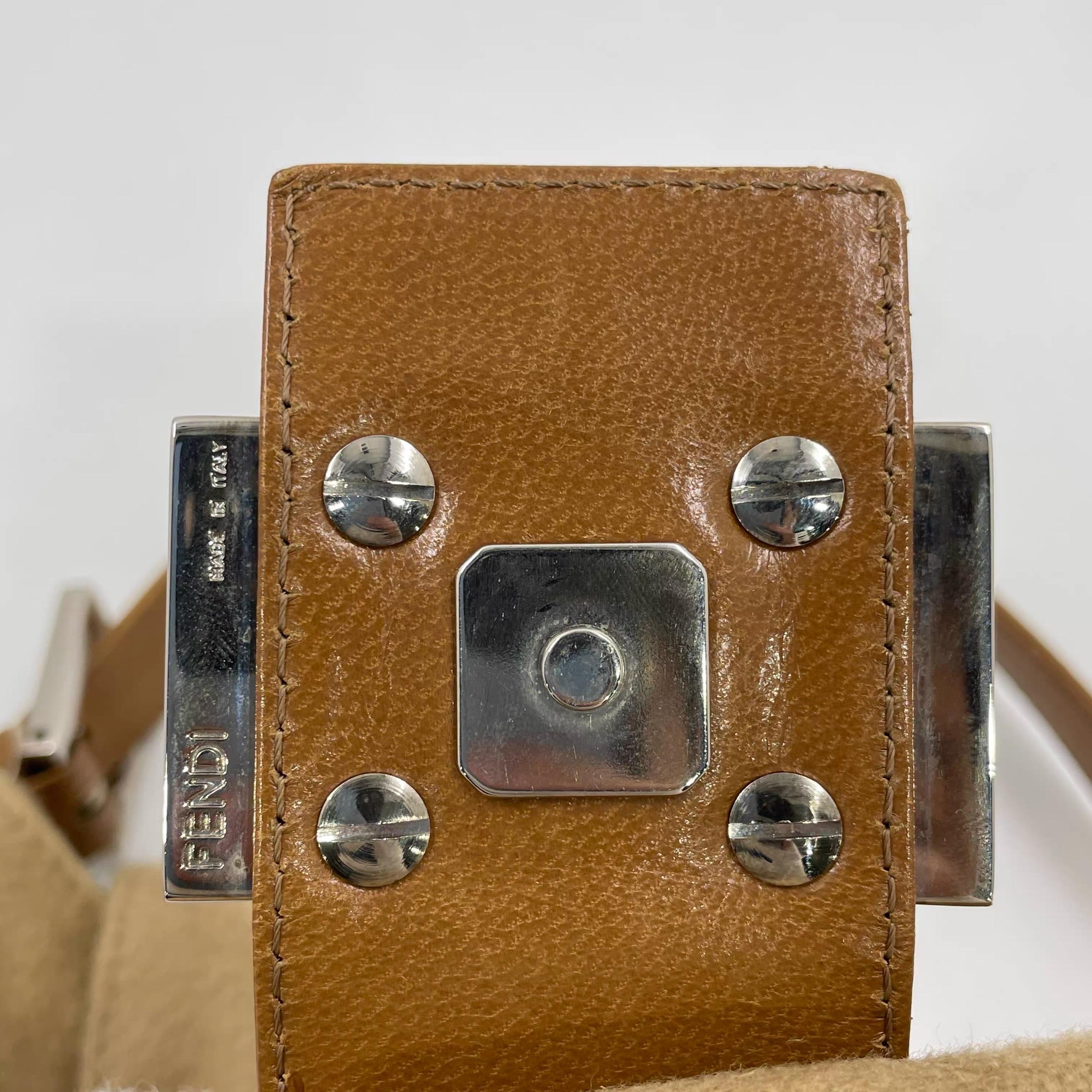 Fendi Mamma Baguette Beige Felt Fabric Silver Hardware Bandoulière en vente 10