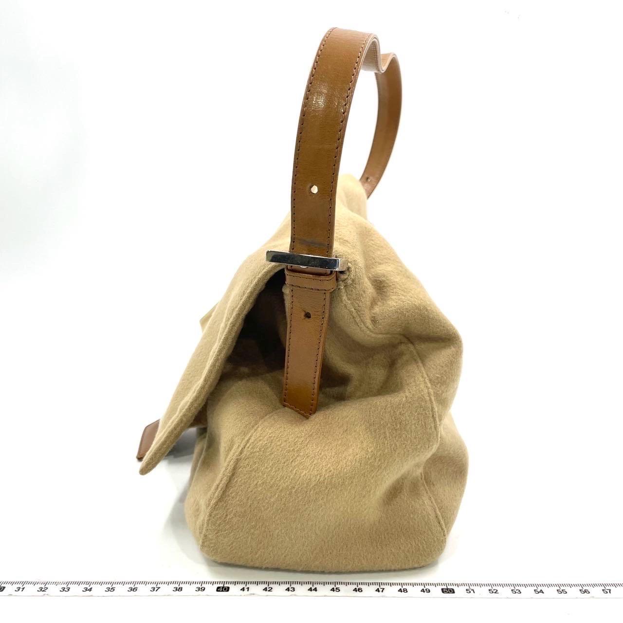 Marron Fendi Mamma Baguette Beige Felt Fabric Silver Hardware Bandoulière en vente