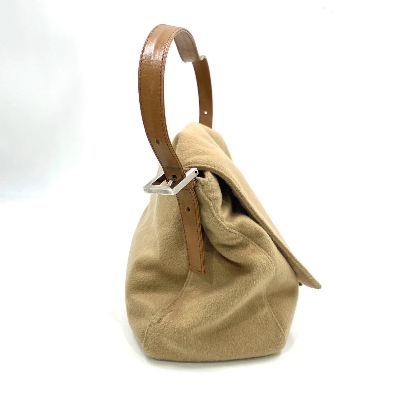 Fendi Mamma Baguette Beige Felt Fabric Silver Hardware Bandoulière Pour femmes en vente