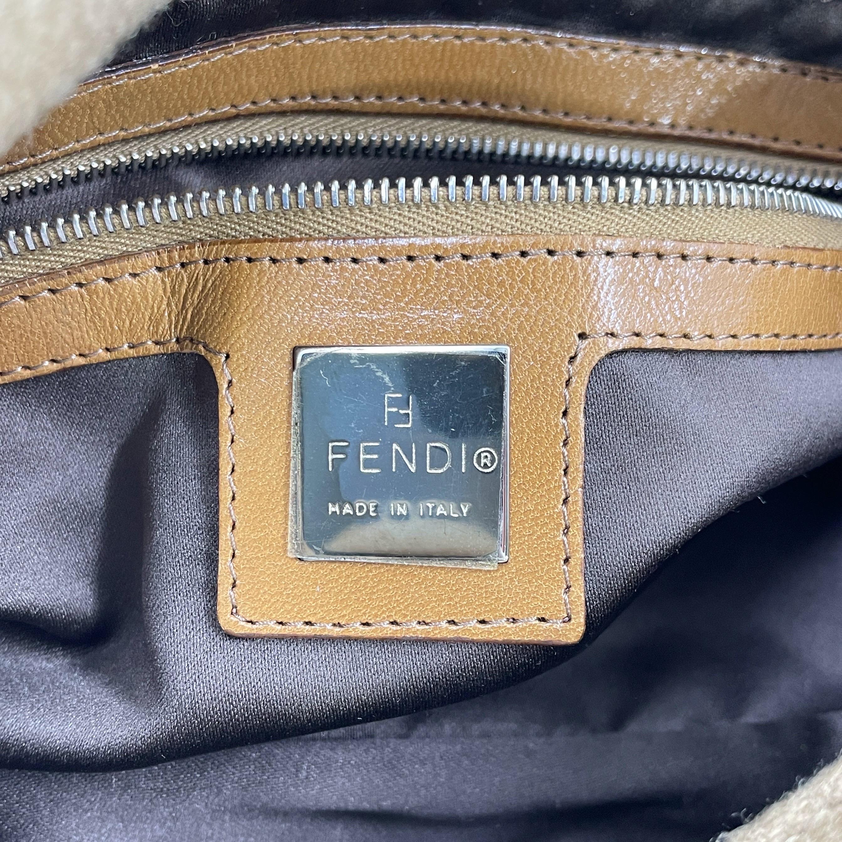Fendi Mamma Baguette Beige Felt Fabric Silver Hardware Bandoulière en vente 4