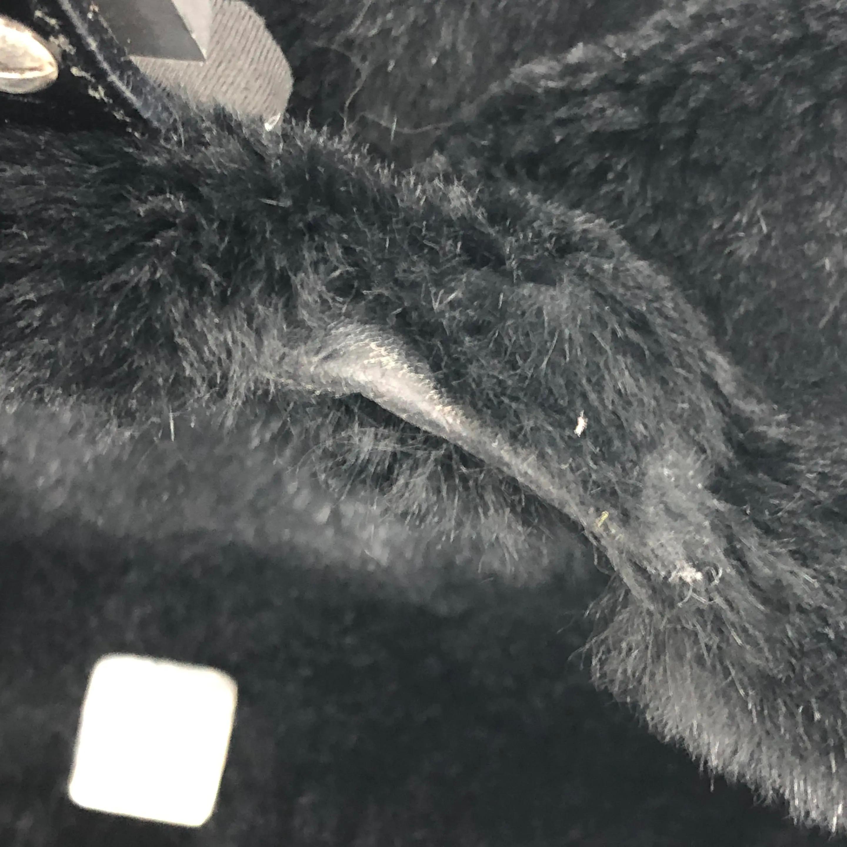 Fendi Mamma Baguette Black Faux Fur Shoulder Bag en vente 9