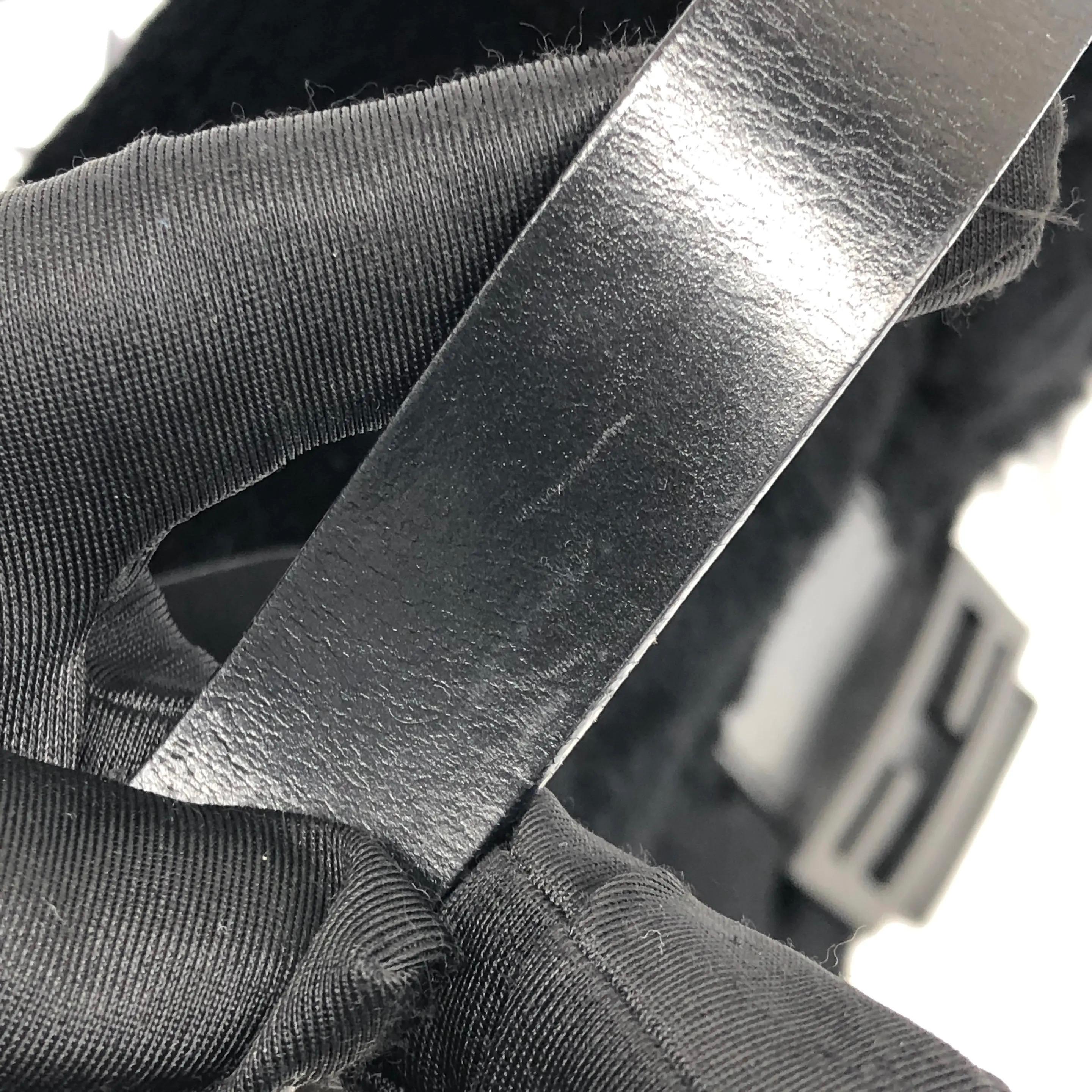 Fendi Mamma Baguette Black Faux Fur Shoulder Bag en vente 12