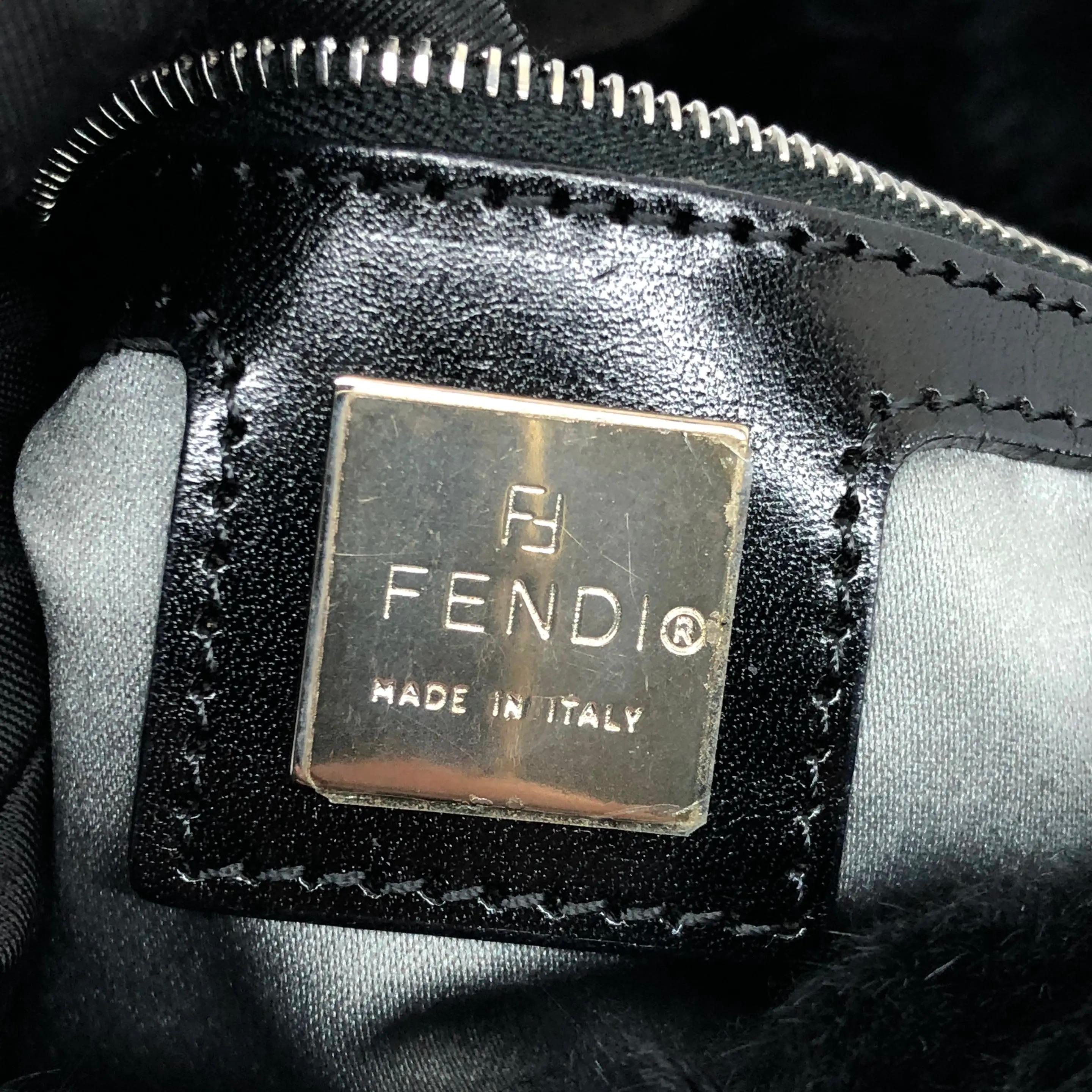 Fendi Mamma Baguette Black Faux Fur Shoulder Bag en vente 13