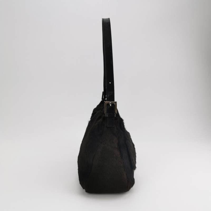 Fendi Mamma Baguette Black Faux Fur Shoulder Bag In Good Condition In AUBERVILLIERS, FR
