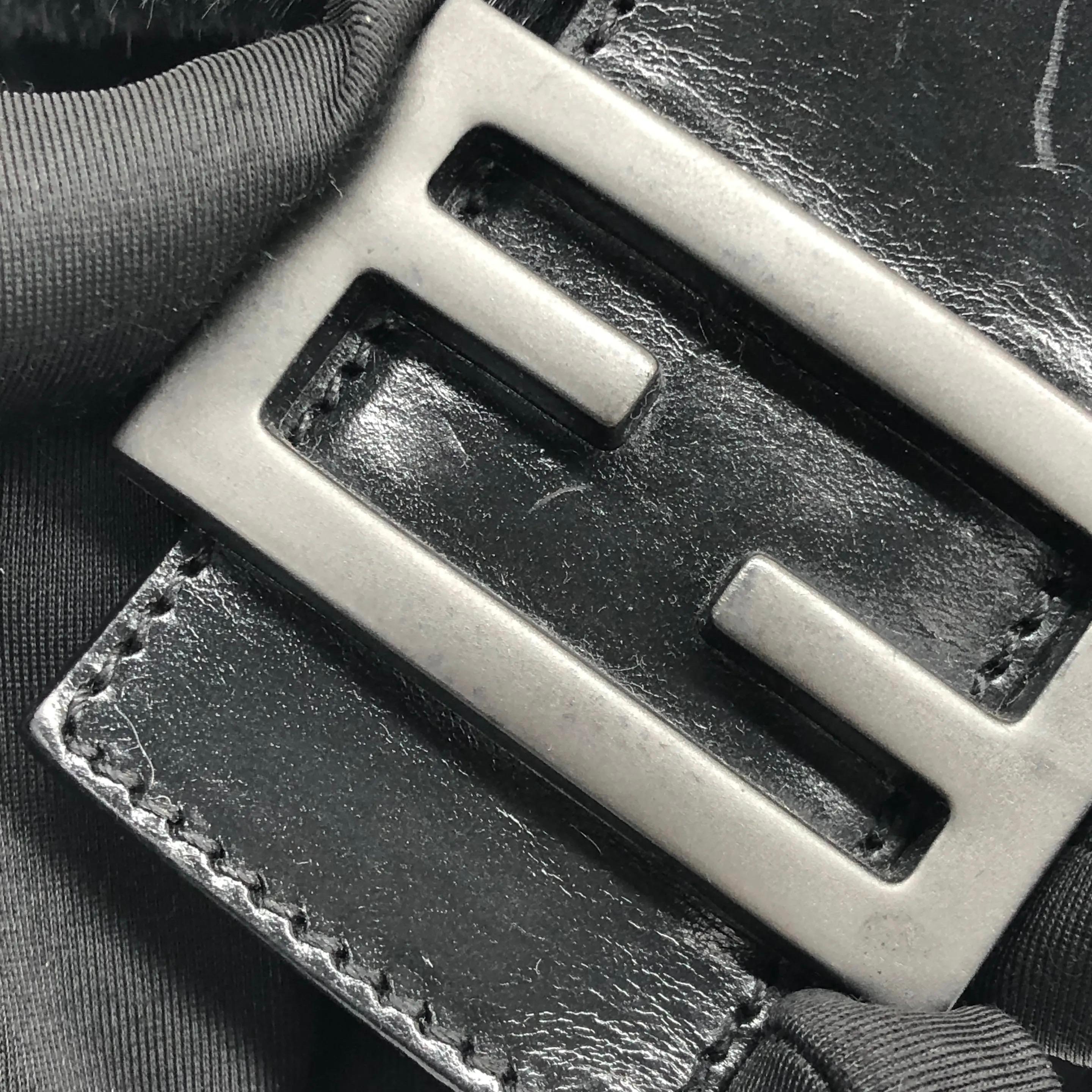 Fendi Mamma Baguette Black Faux Fur Shoulder Bag en vente 2