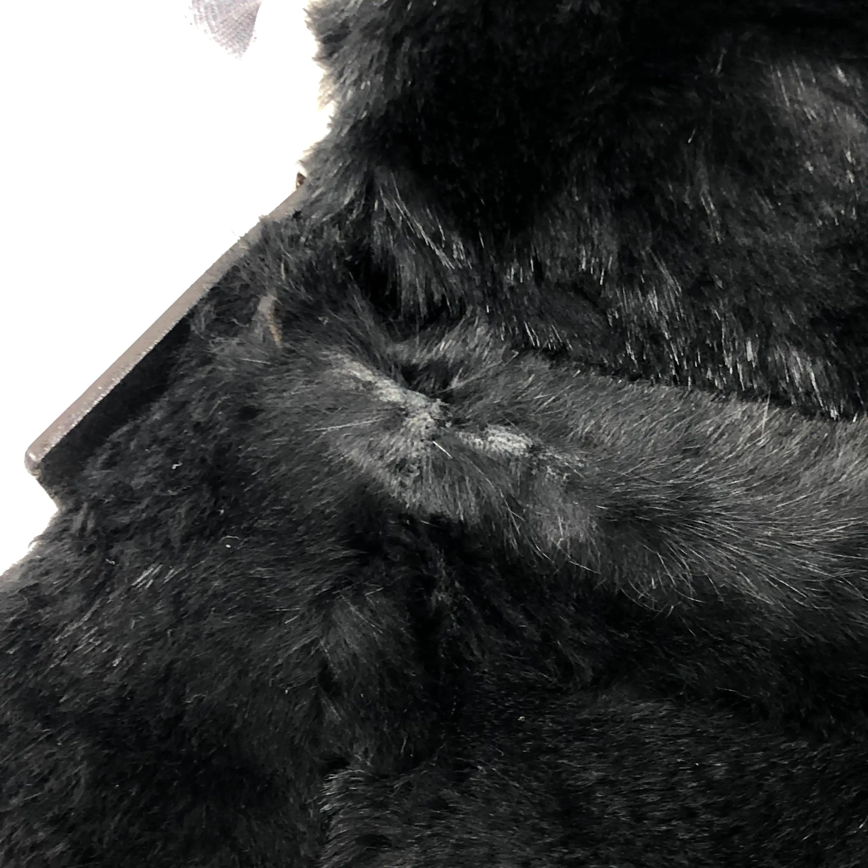 Fendi Mamma Baguette Black Faux Fur Shoulder Bag en vente 3