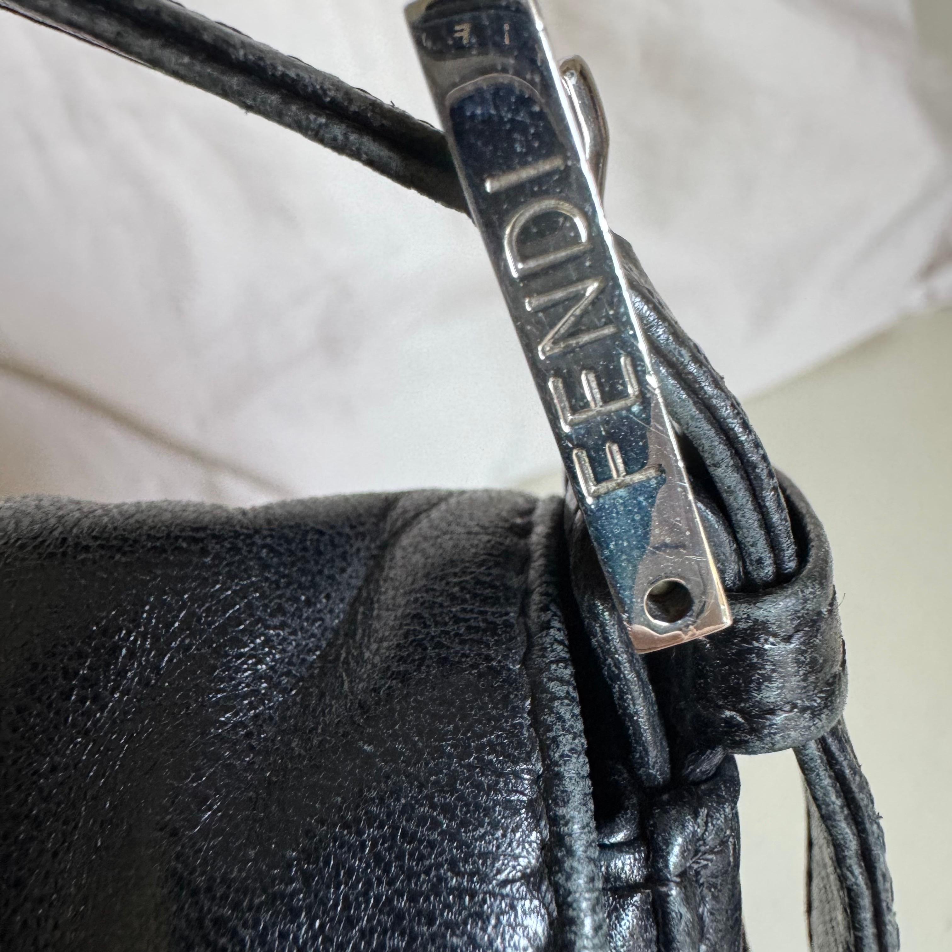 Fendi Mamma Baguette Cuir d'agneau noir Boucle émaillée verte en vente 8