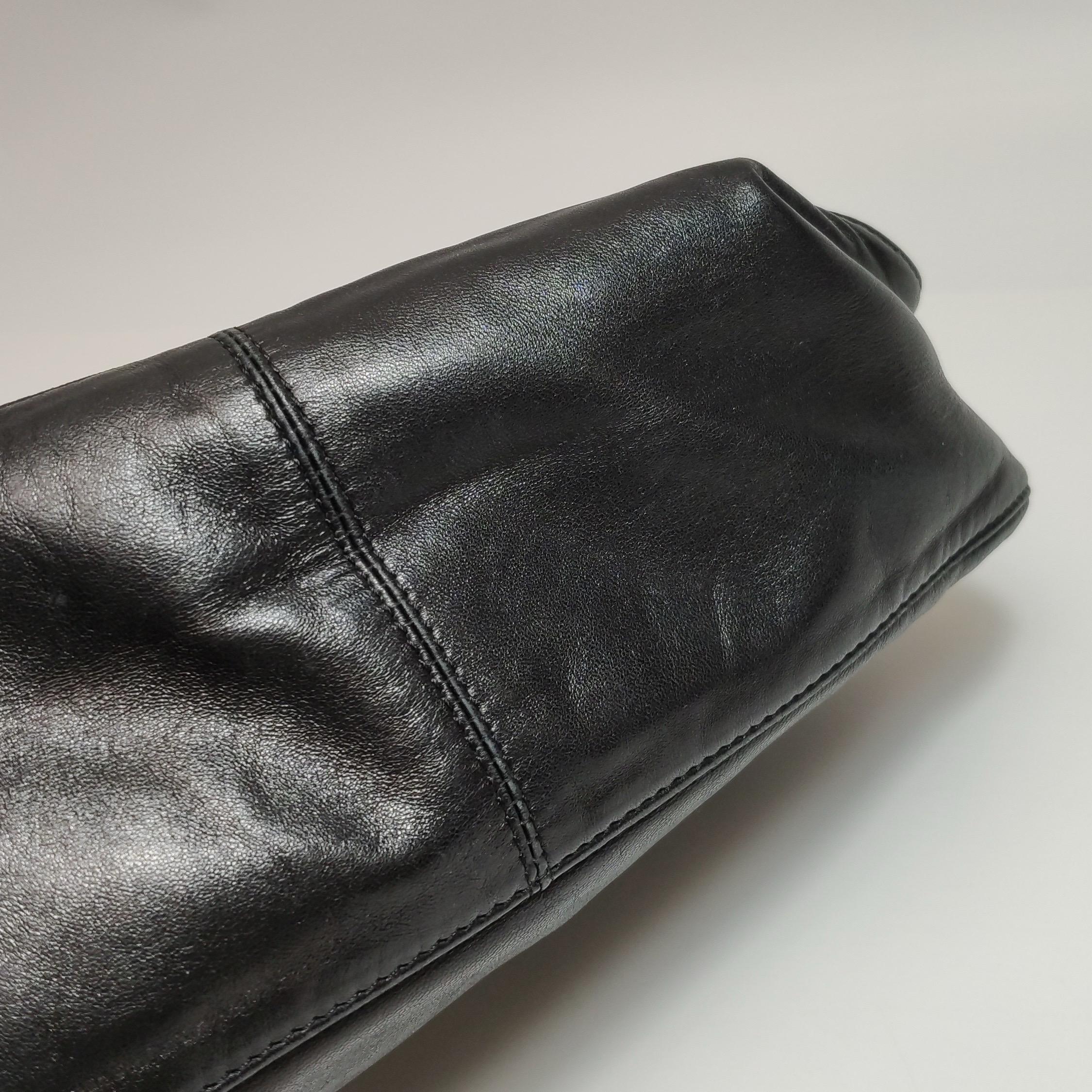 Fendi Mamma Baguette Black Lambskin Leather Green Enamel Buckle en vente 9