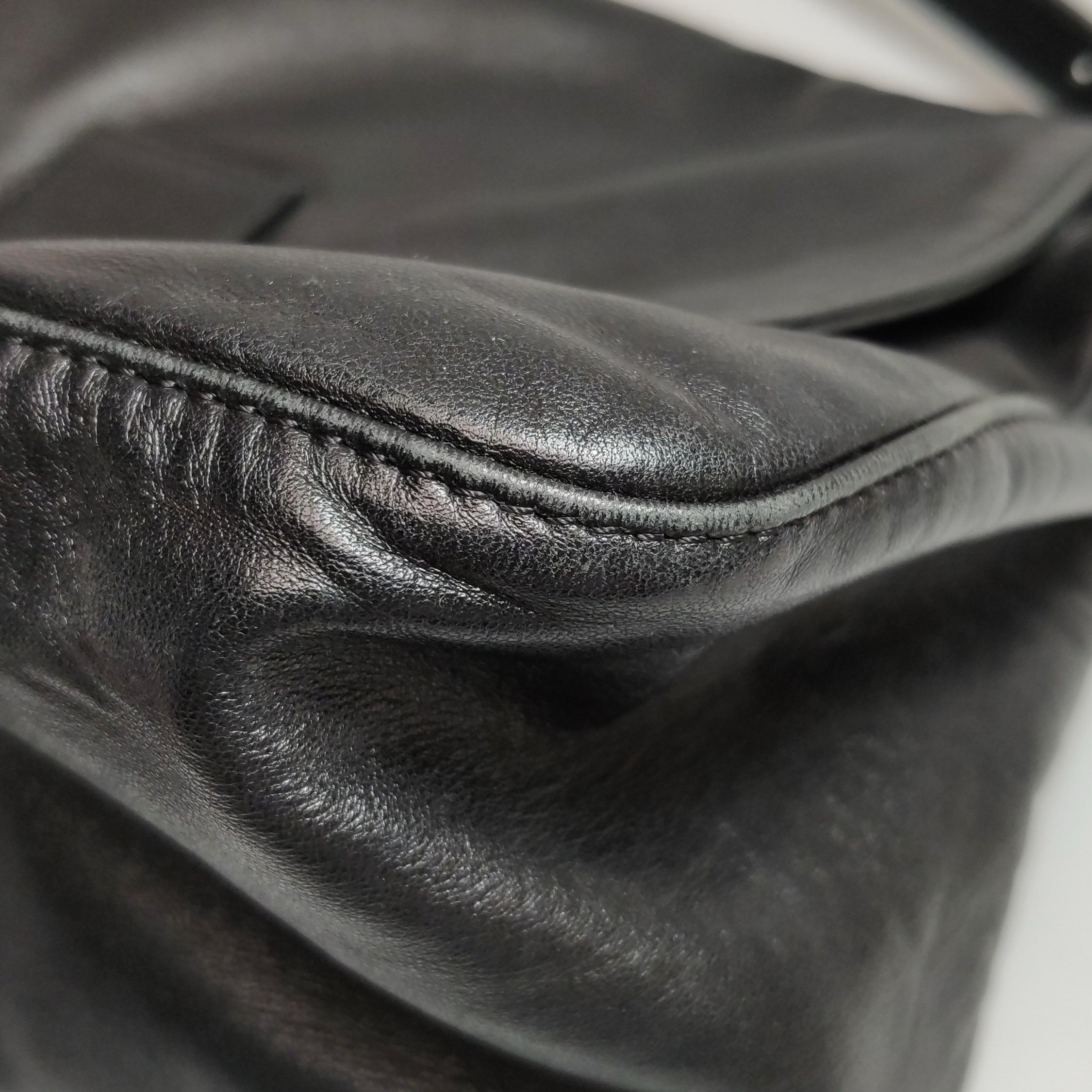 Fendi Mamma Baguette Black Lambskin Leather Green Enamel Buckle en vente 10