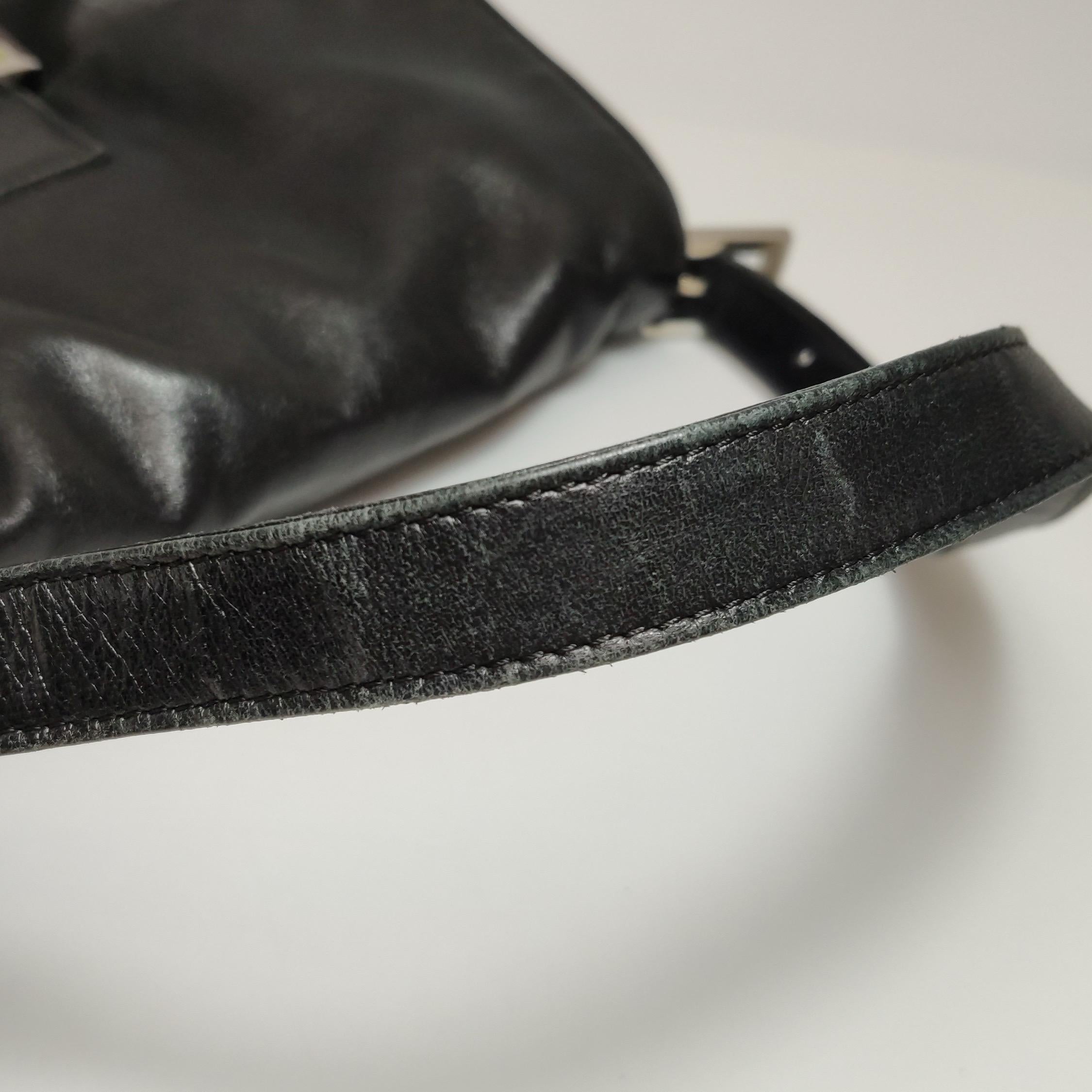 Fendi Mamma Baguette Black Lambskin Leather Green Enamel Buckle en vente 11