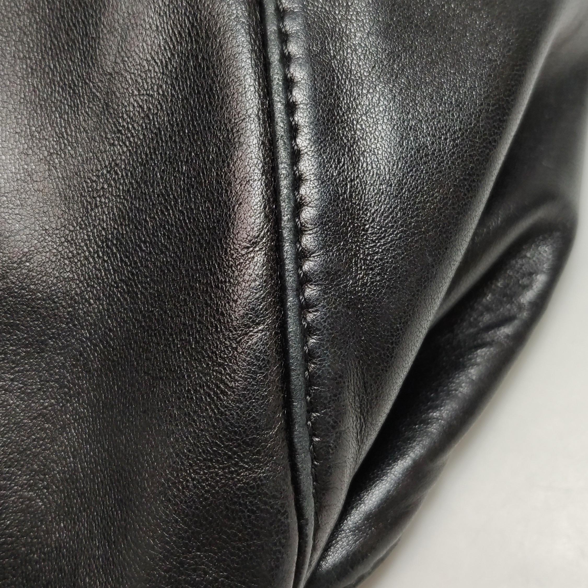 Fendi Mamma Baguette Black Lambskin Leather Green Enamel Buckle en vente 12