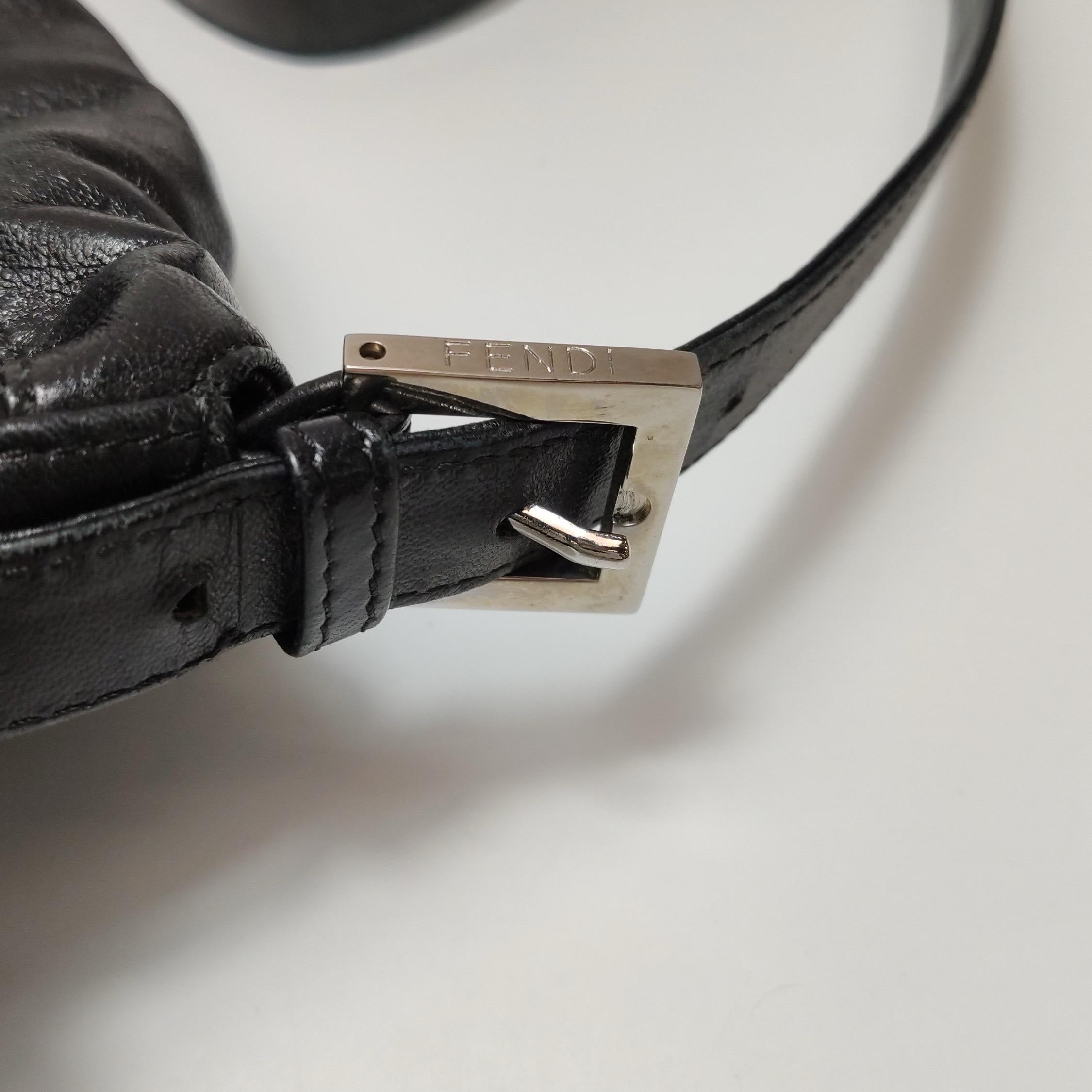 Fendi Mamma Baguette Black Lambskin Leather Green Enamel Buckle en vente 13