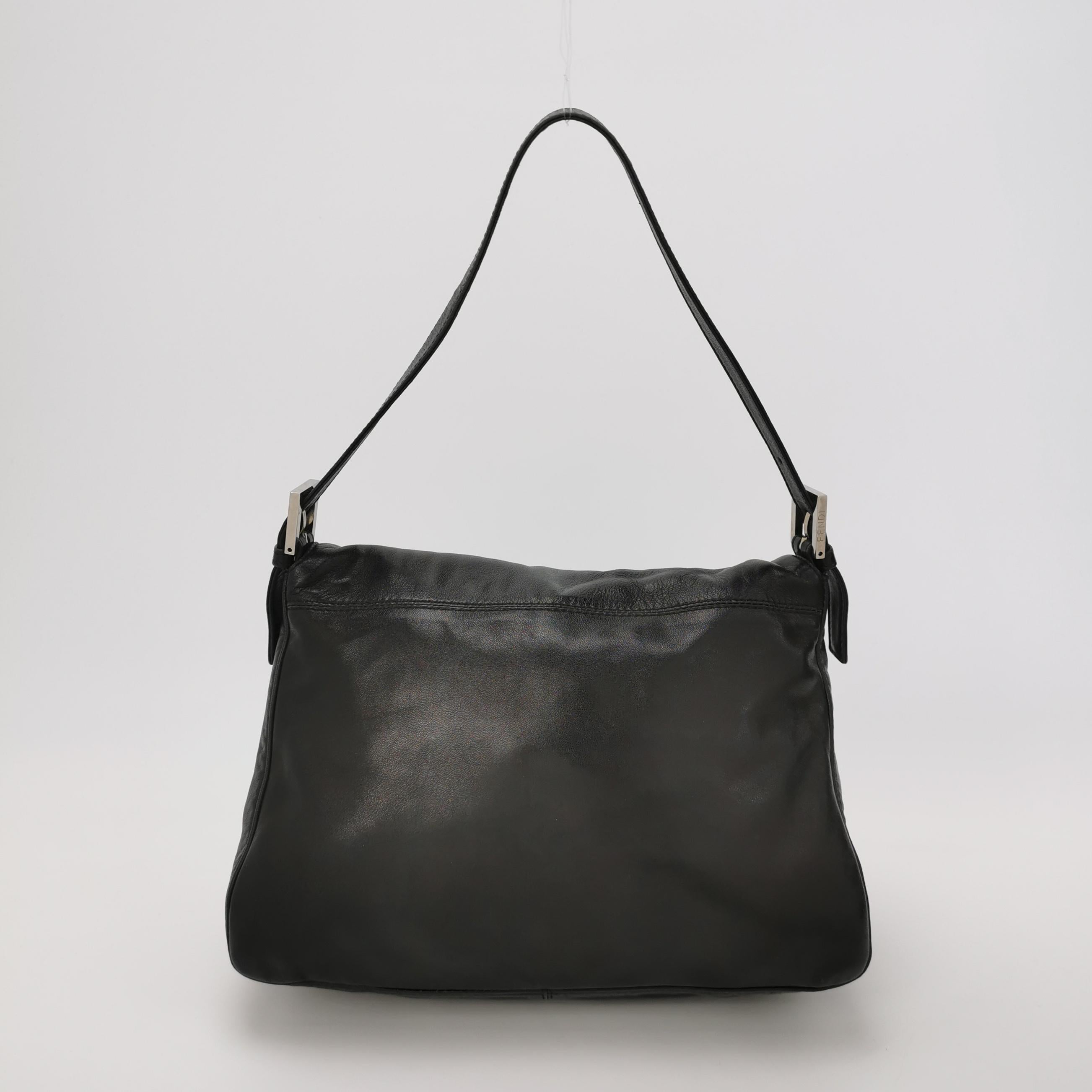 Noir Fendi Mamma Baguette Black Lambskin Leather Green Enamel Buckle en vente