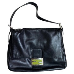 Fendi Mamma Baguette in pelle di agnello nera con fibbia smaltata verde