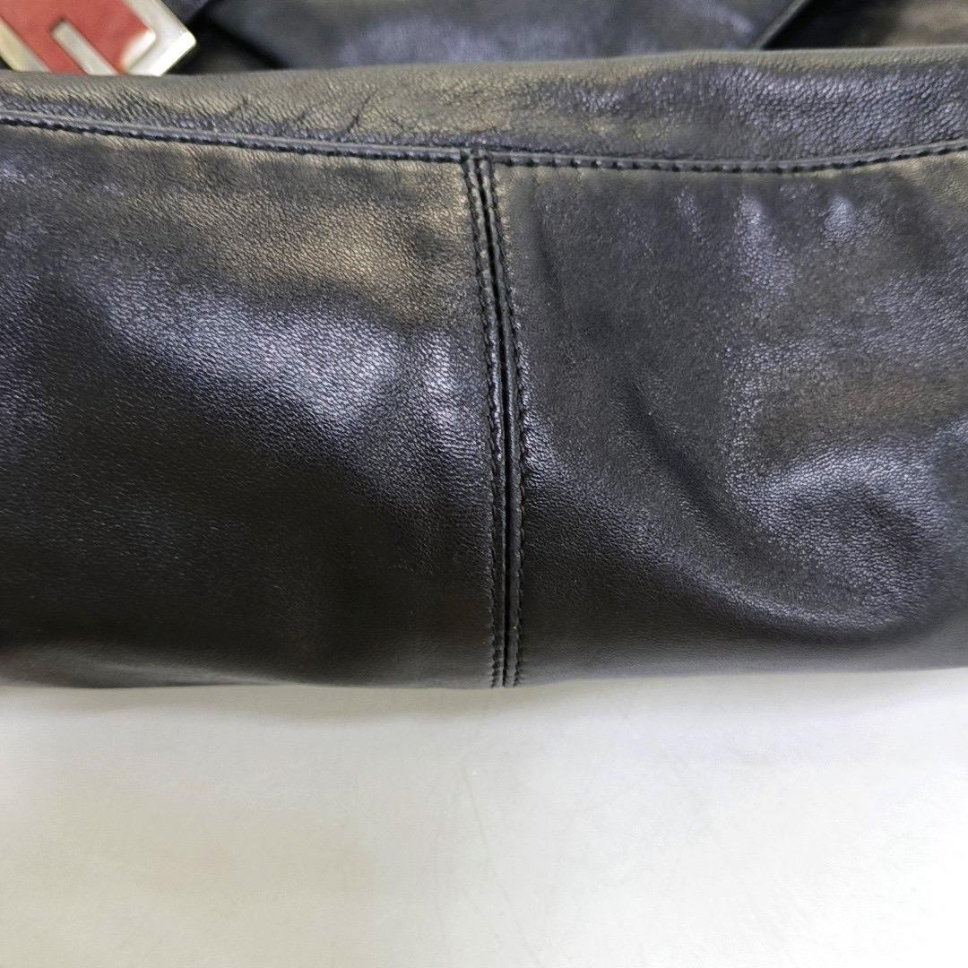 Fendi Mamma Baguette Piel de cordero negra Hebilla roja esmaltada en venta 6
