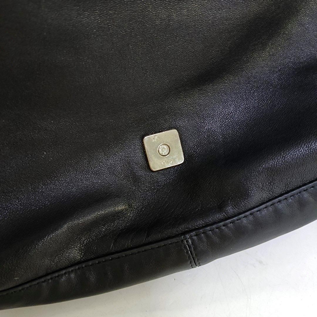 Fendi Mamma Baguette Piel de cordero negra Hebilla roja esmaltada en venta 11