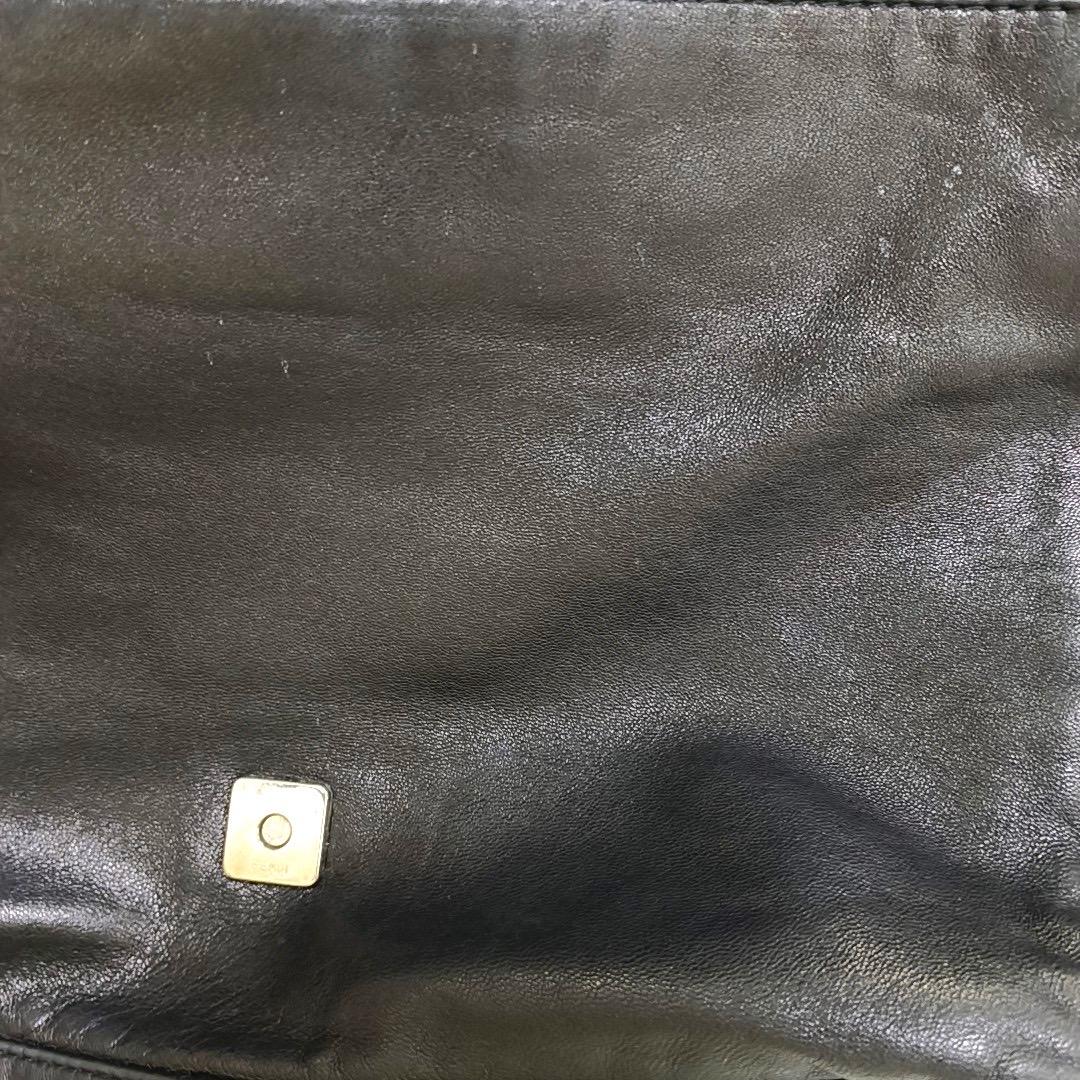 Fendi Mamma Baguette Piel de cordero negra Hebilla roja esmaltada en venta 13