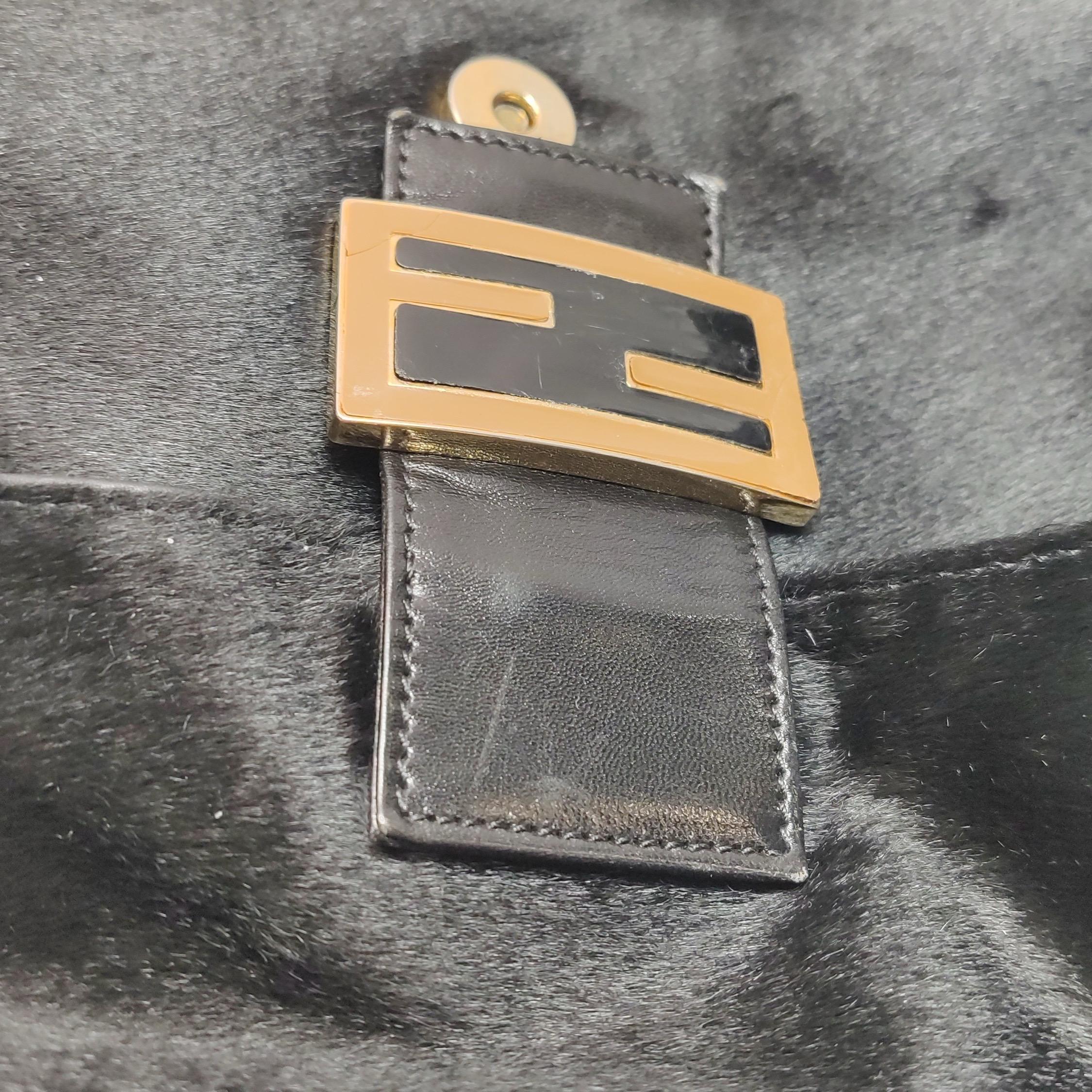 Fendi Mamma Baguette Borsa a tracolla in pelle di vitello con pelo di pony nero in vendita 12