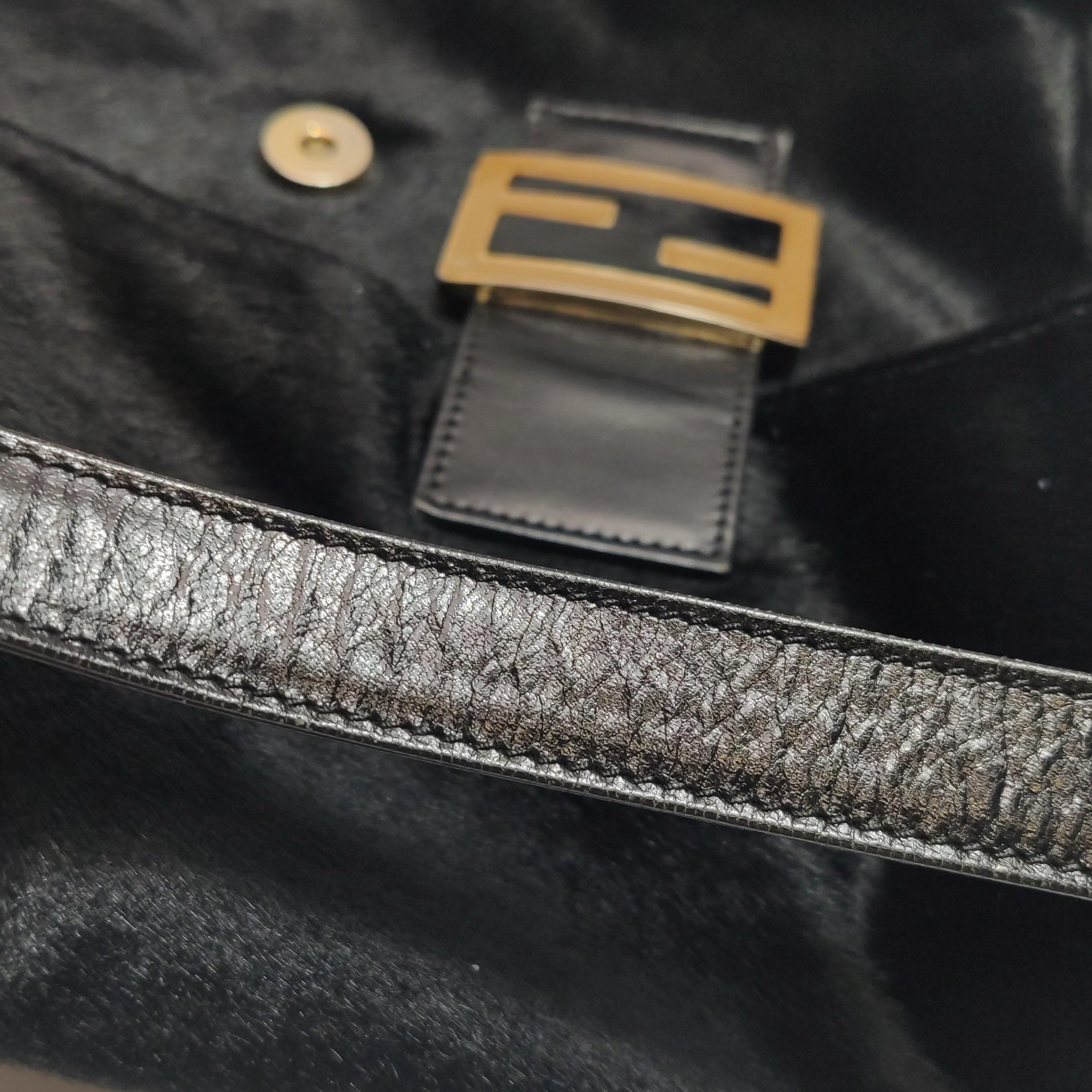 Fendi Mamma Baguette Borsa a tracolla in pelle di vitello con pelo di pony nero in vendita 13