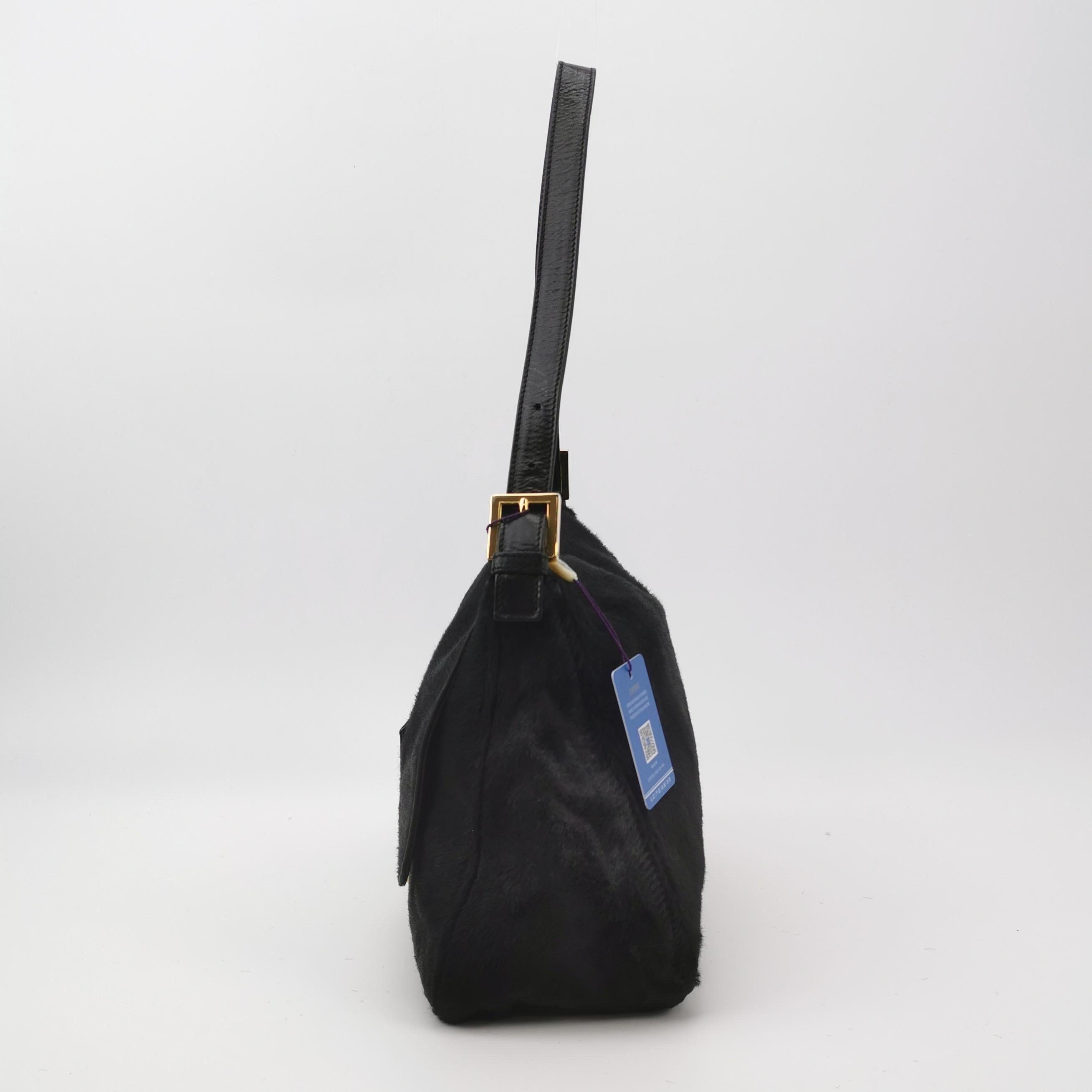 Nero Fendi Mamma Baguette Borsa a tracolla in pelle di vitello con pelo di pony nero in vendita
