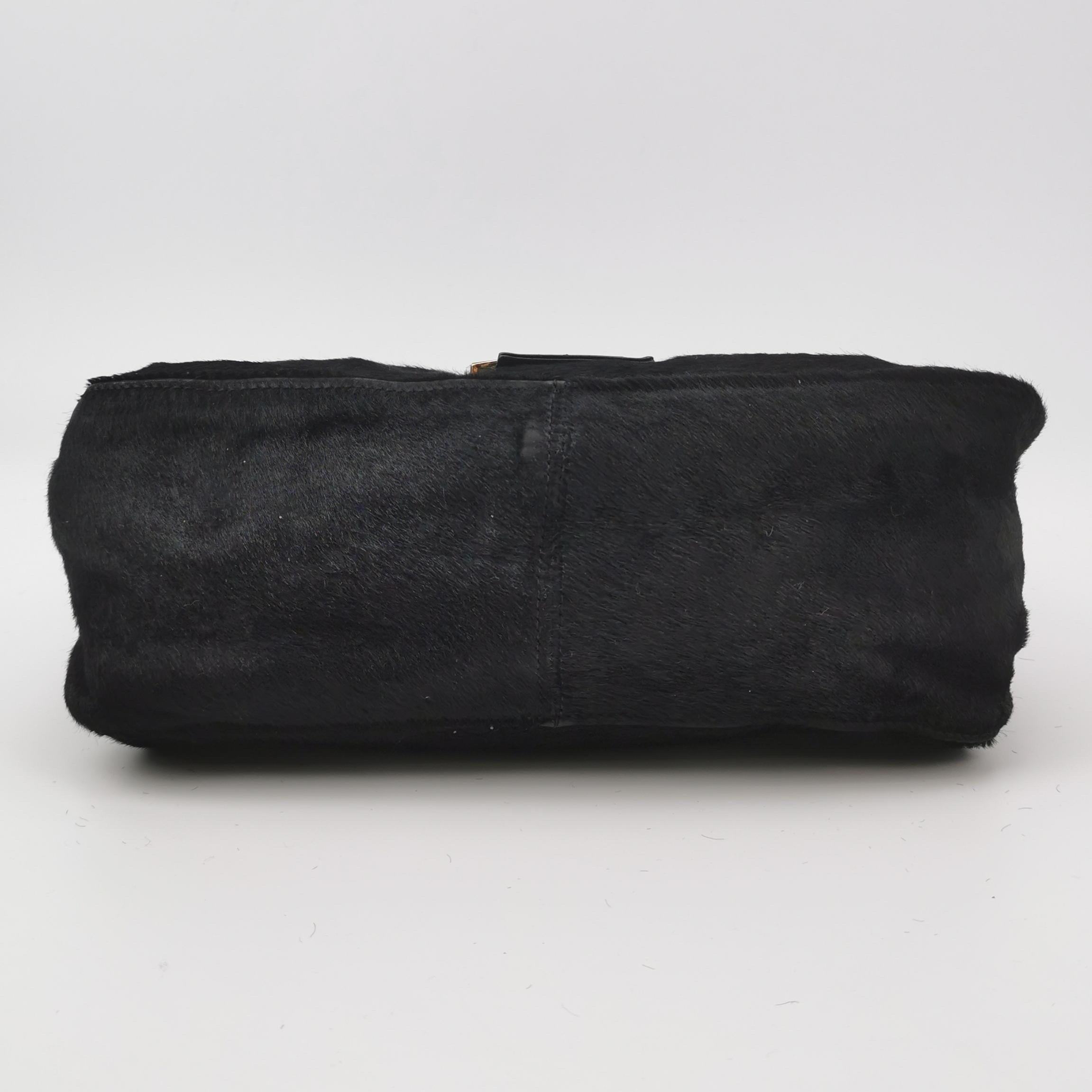 Donna Fendi Mamma Baguette Borsa a tracolla in pelle di vitello con pelo di pony nero in vendita