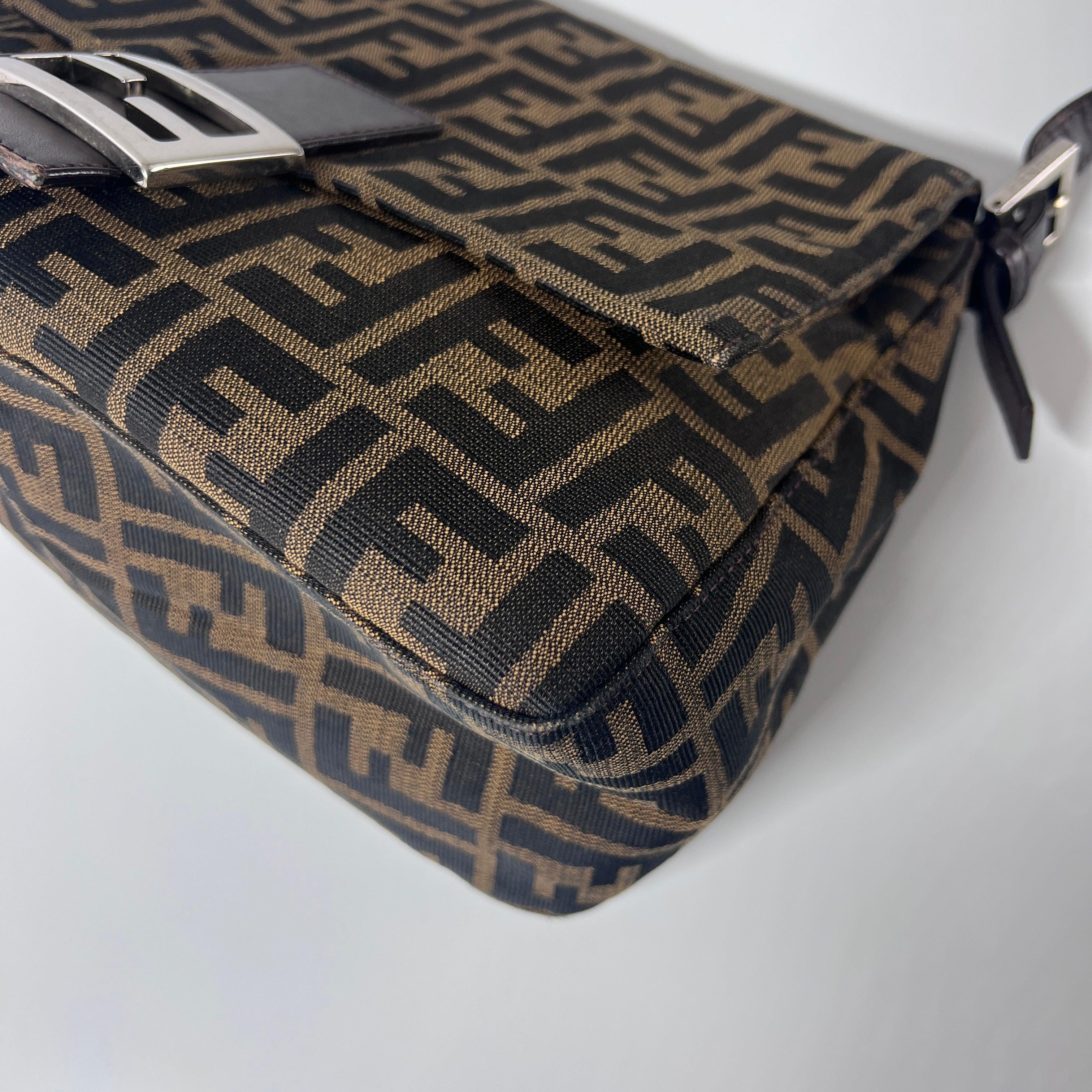 Fendi Mamma Baguette Schwarz Zucca Canvas & Leder im Zustand „Hervorragend“ im Angebot in SAINT-OUEN-SUR-SEINE, FR