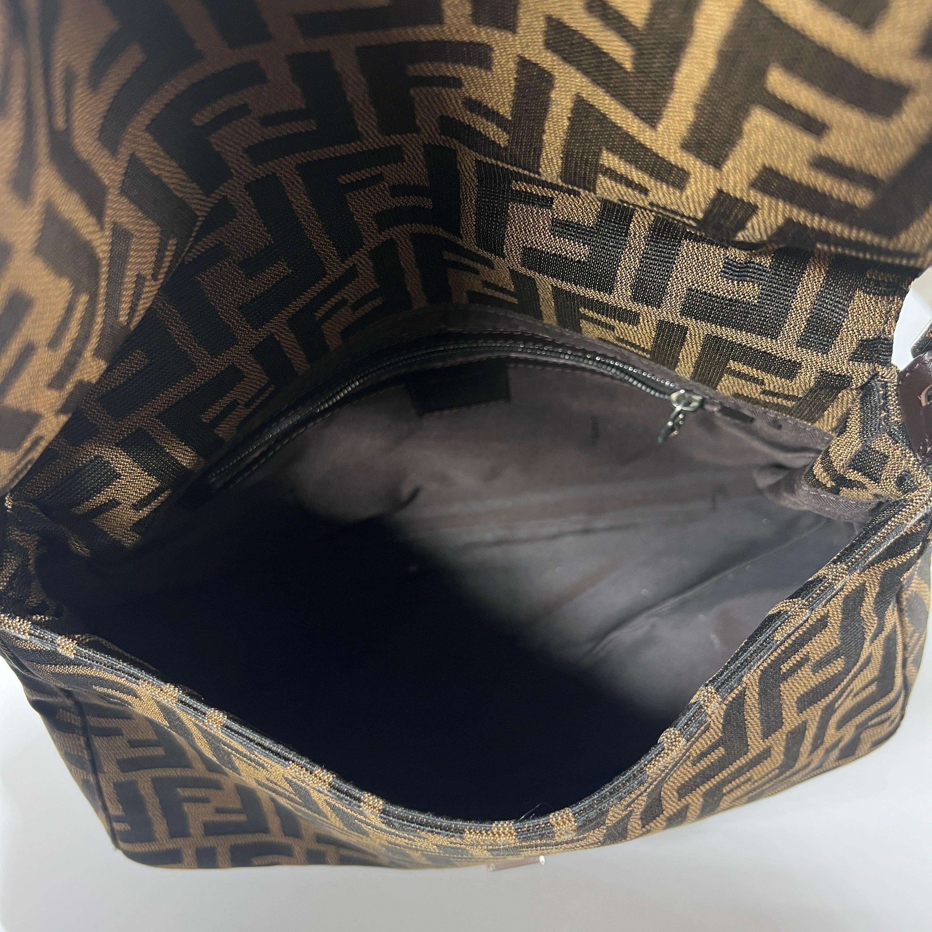 Fendi Mamma Baguette Schwarz Zucca Canvas & Leder für Damen oder Herren im Angebot
