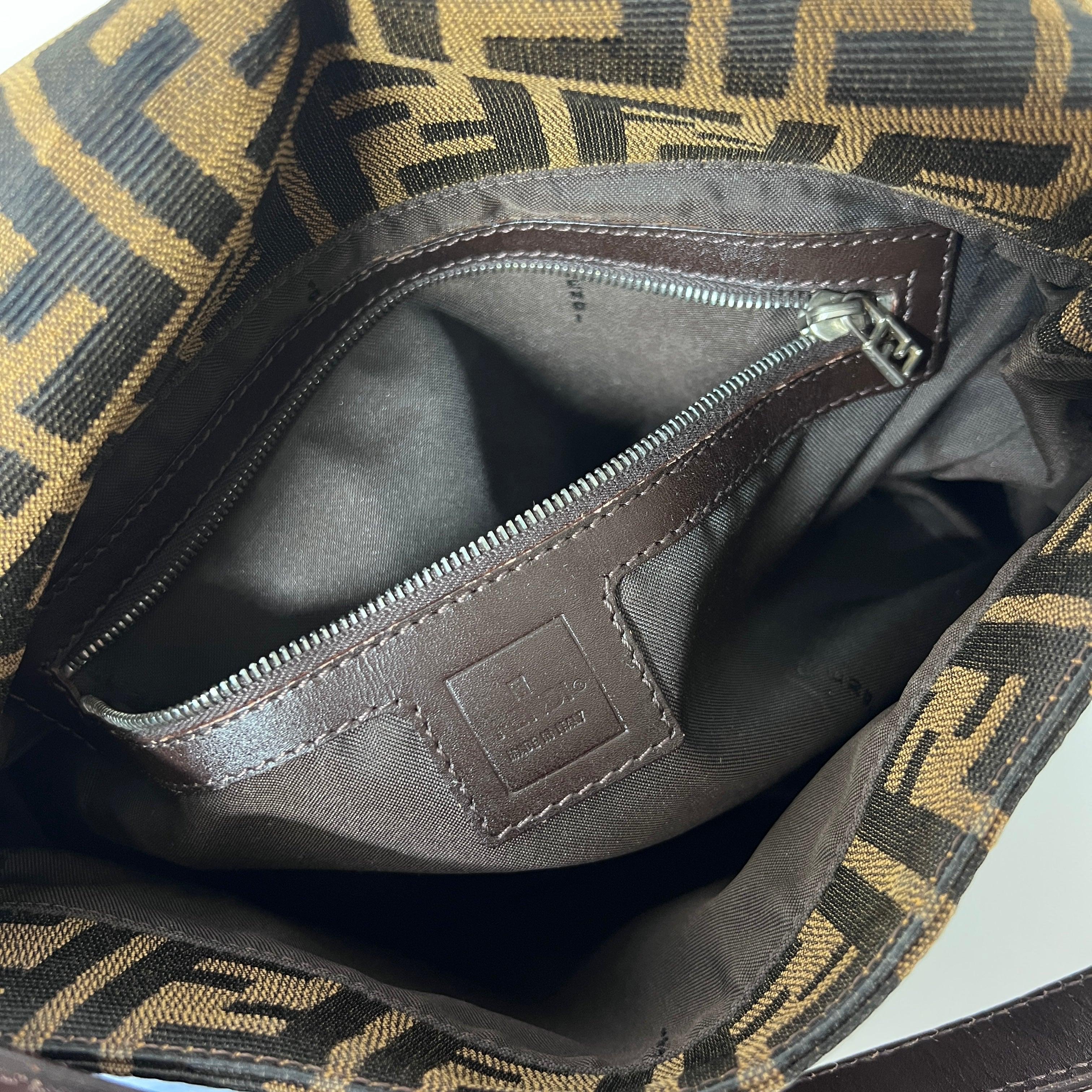 Fendi Mamma Baguette Schwarz Zucca Canvas & Leder im Angebot 3
