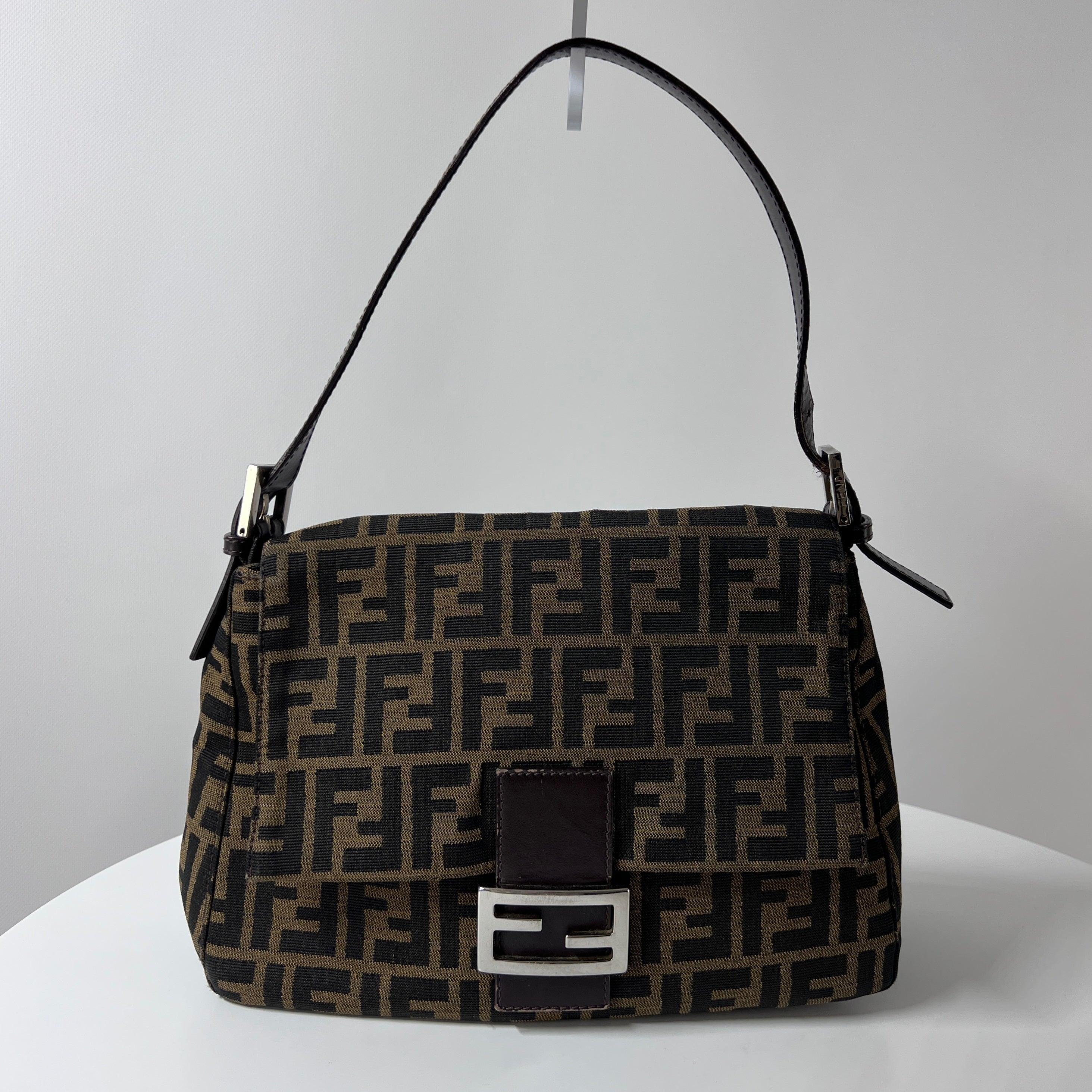 Fendi Mamma Baguette Schwarz Zucca Canvas & Leder im Angebot 4