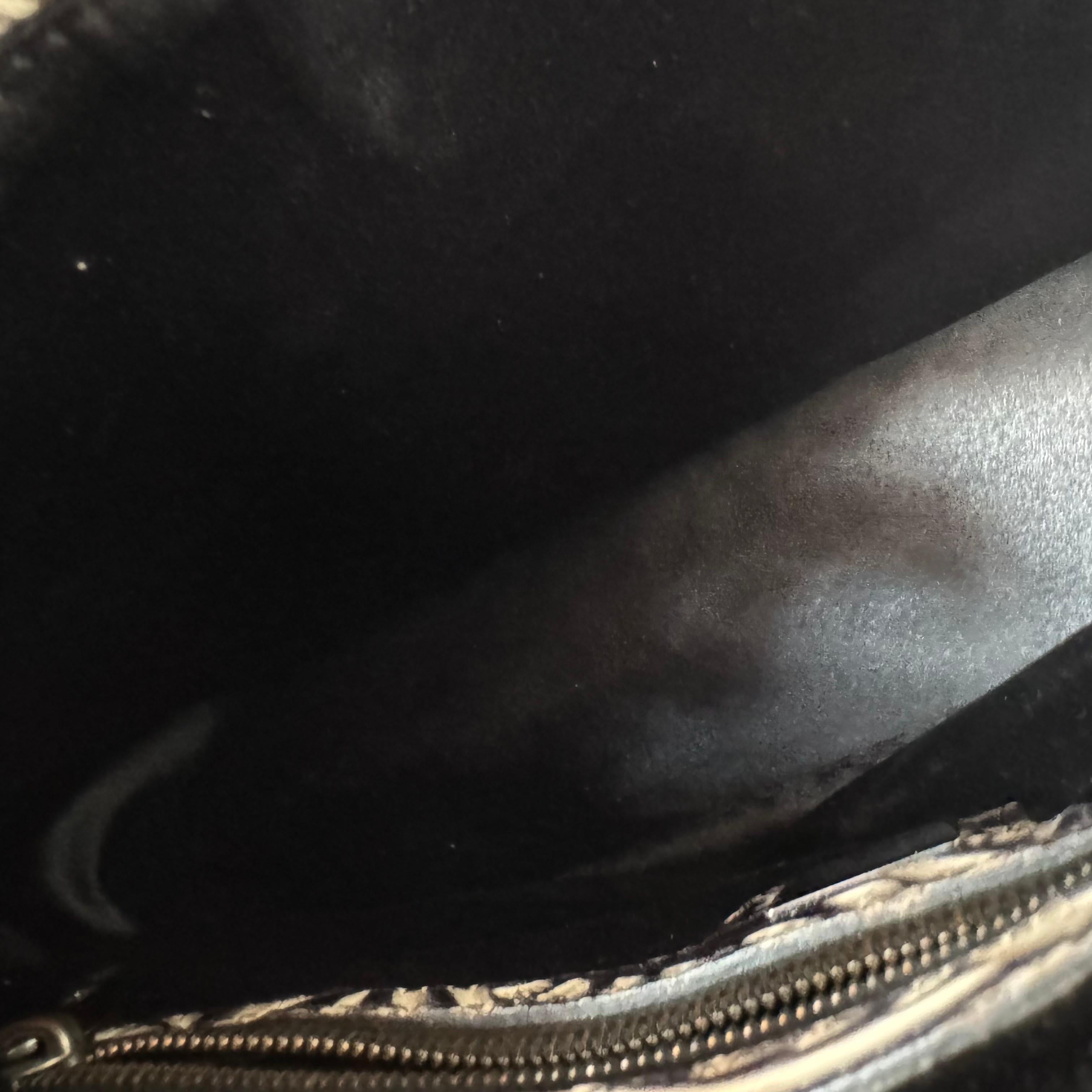 Fendi Mamma Baguette Borsa a tracolla blu bianca con fiori in rilievo in vendita 8