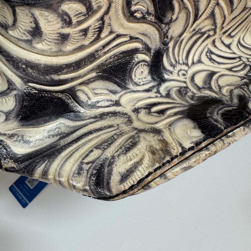 Fendi Mamma Baguette Borsa a tracolla blu bianca con fiori in rilievo in vendita 3