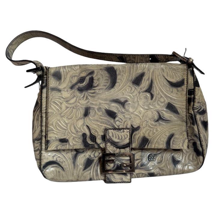 Fendi Mamma Baguette Borsa a tracolla blu bianca con fiori in rilievo in vendita