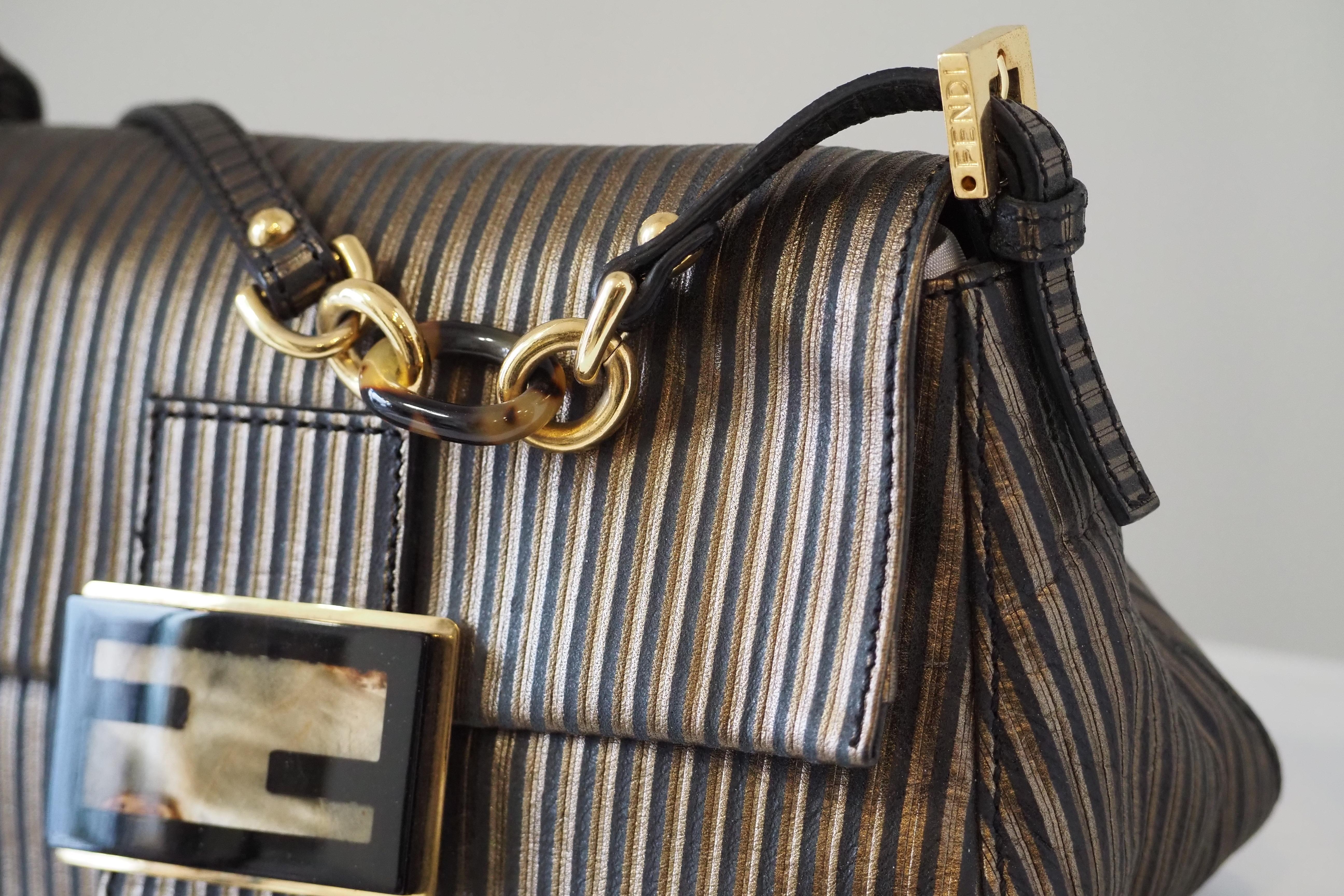 Fendi mamma baguette brown and gold handle bag For Sale 2