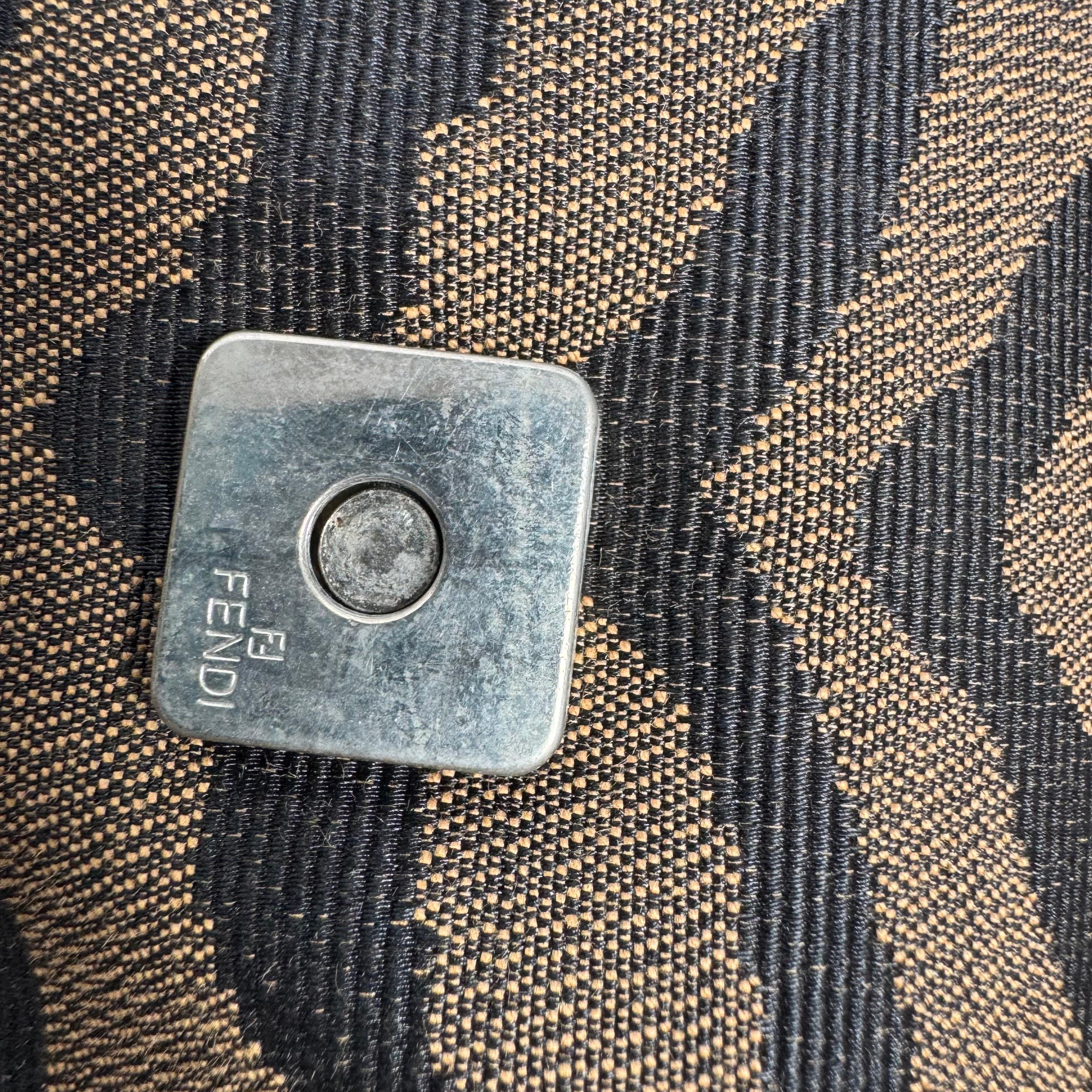 Fendi Mamma Baguette Sac à bandoulière en toile zébrée marron en vente 7