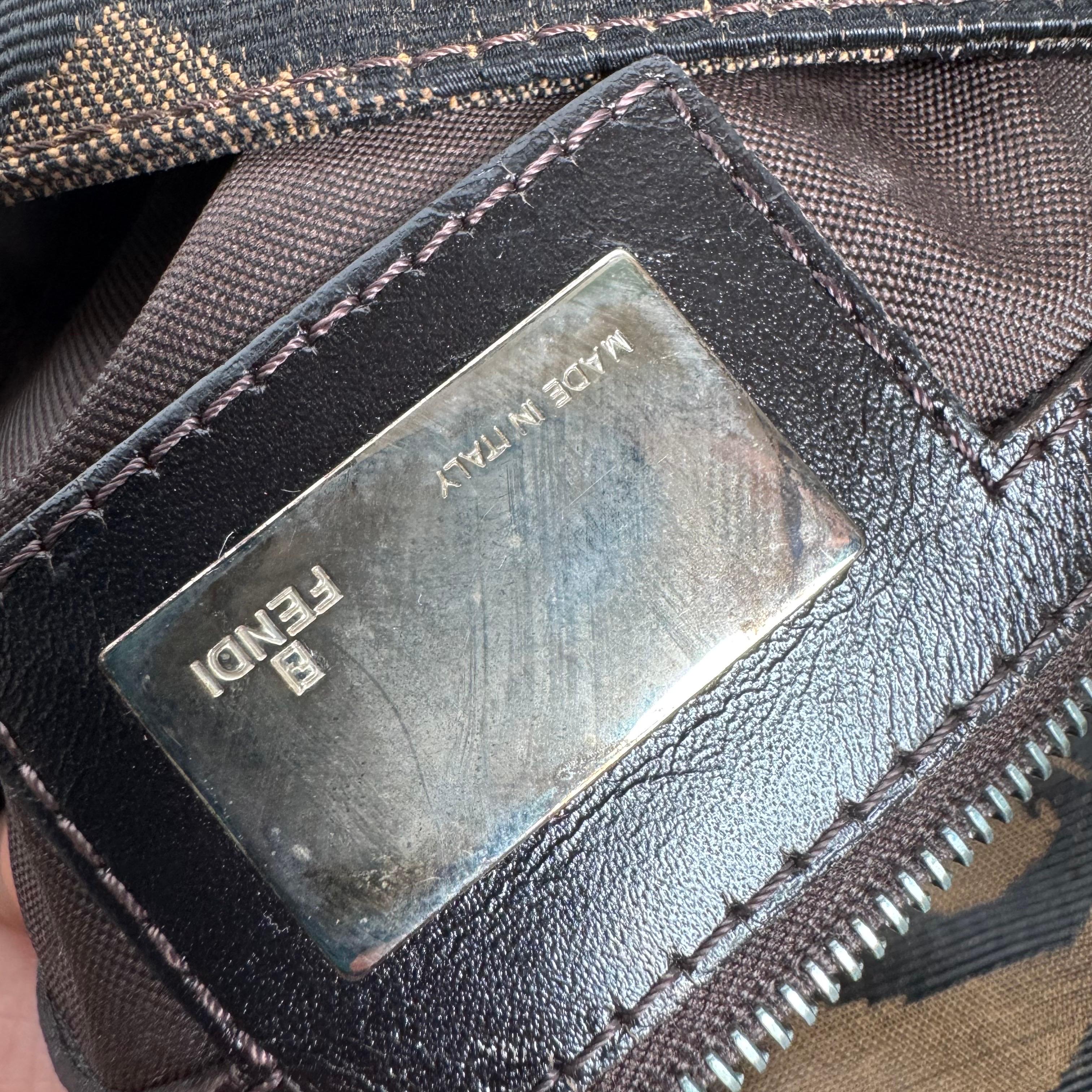 Fendi Mamma Baguette Sac à bandoulière en toile zébrée marron en vente 9