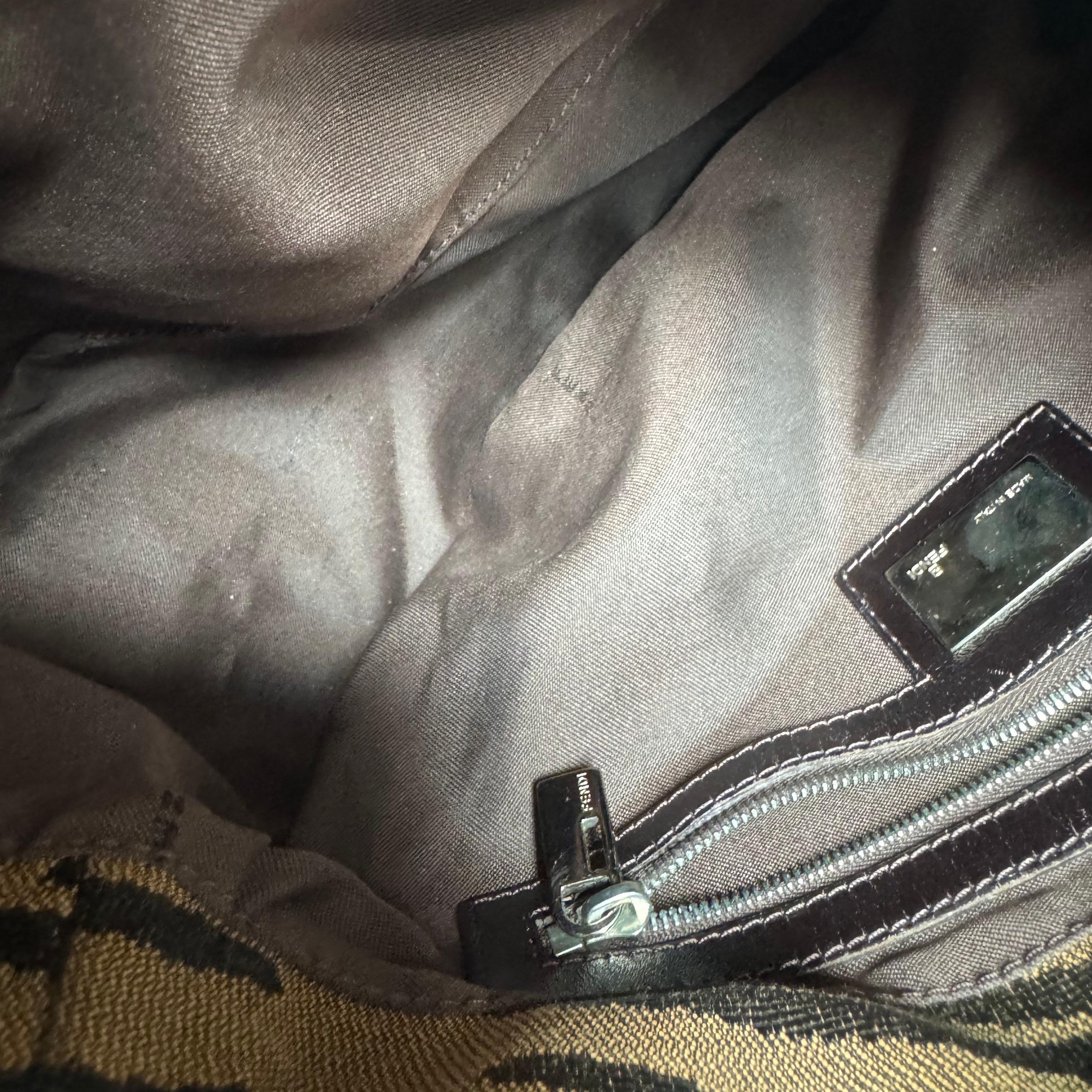 Fendi Mamma Baguette Sac à bandoulière en toile zébrée marron en vente 11
