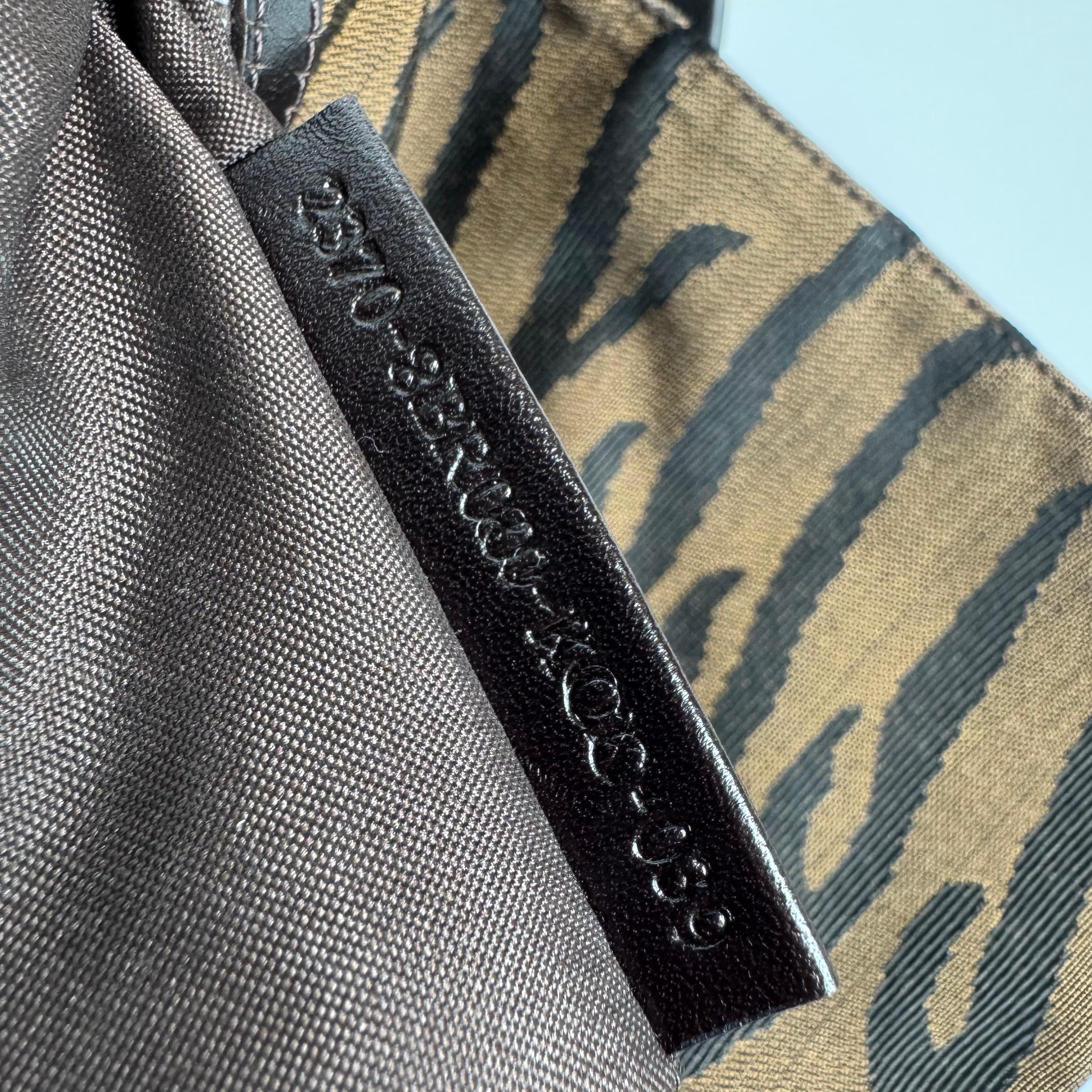 Fendi Mamma Baguette Sac à bandoulière en toile zébrée marron en vente 13