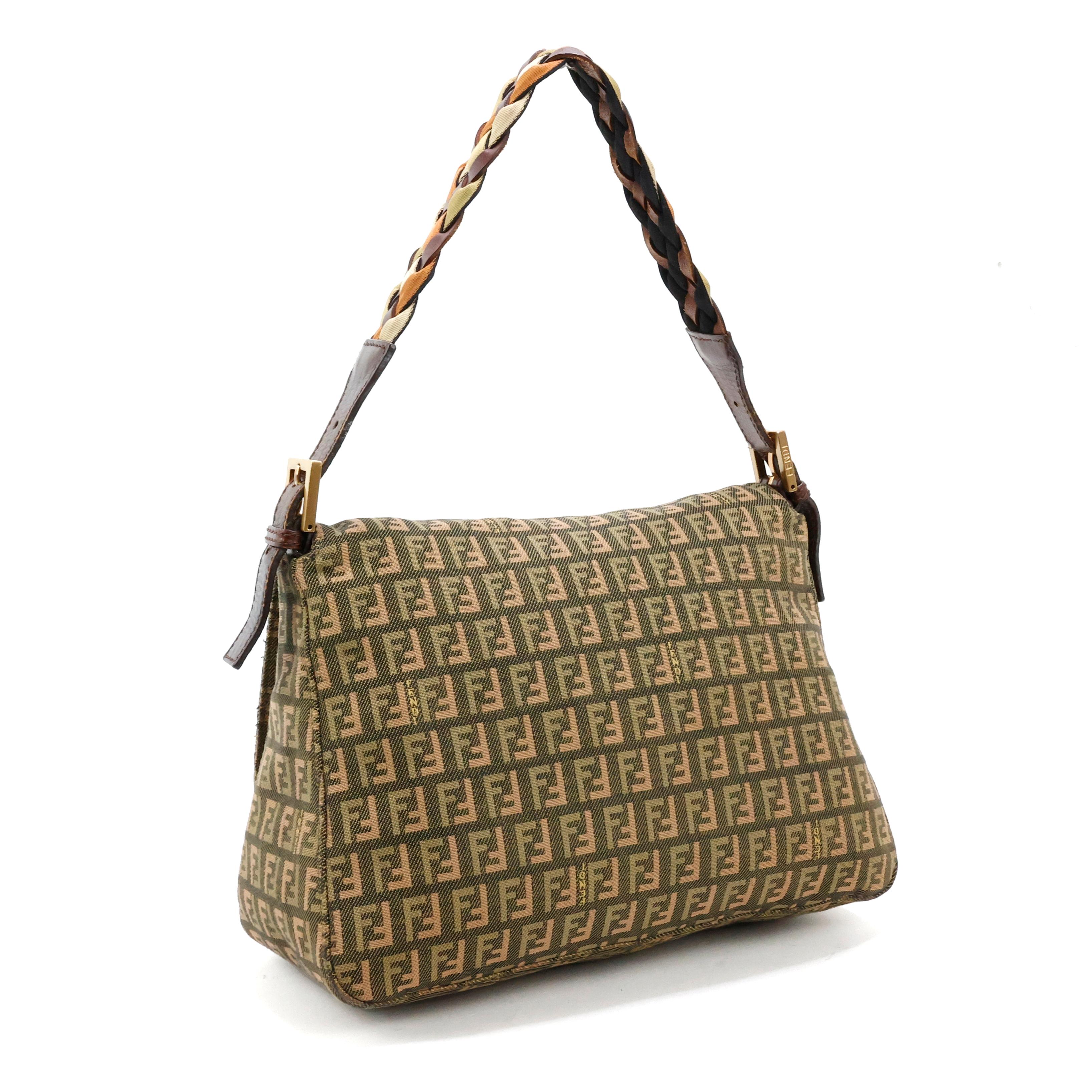 Fendi Mamma baguette in zucchini green monogrammed fabric + brown leather, leather and tessuto intrecciato handle, golden hardware.

Condition:
Very good, minimal signs of wear ex. : Light scratches on hardware and