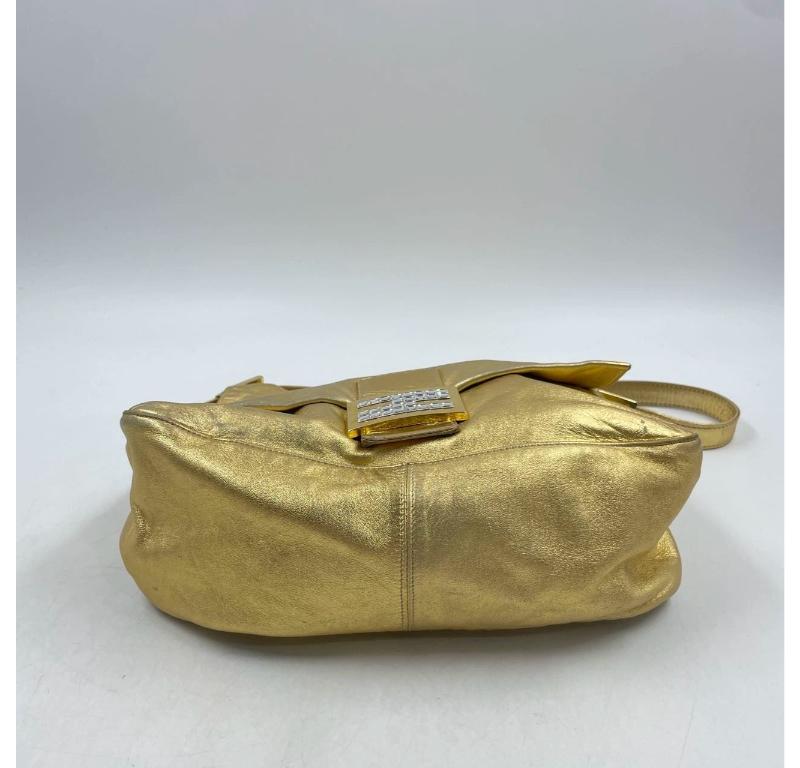 Fendi Mamma Baguette Gold Lambskin Leather Crystal Buckle In Excellent Condition For Sale In AUBERVILLIERS, FR